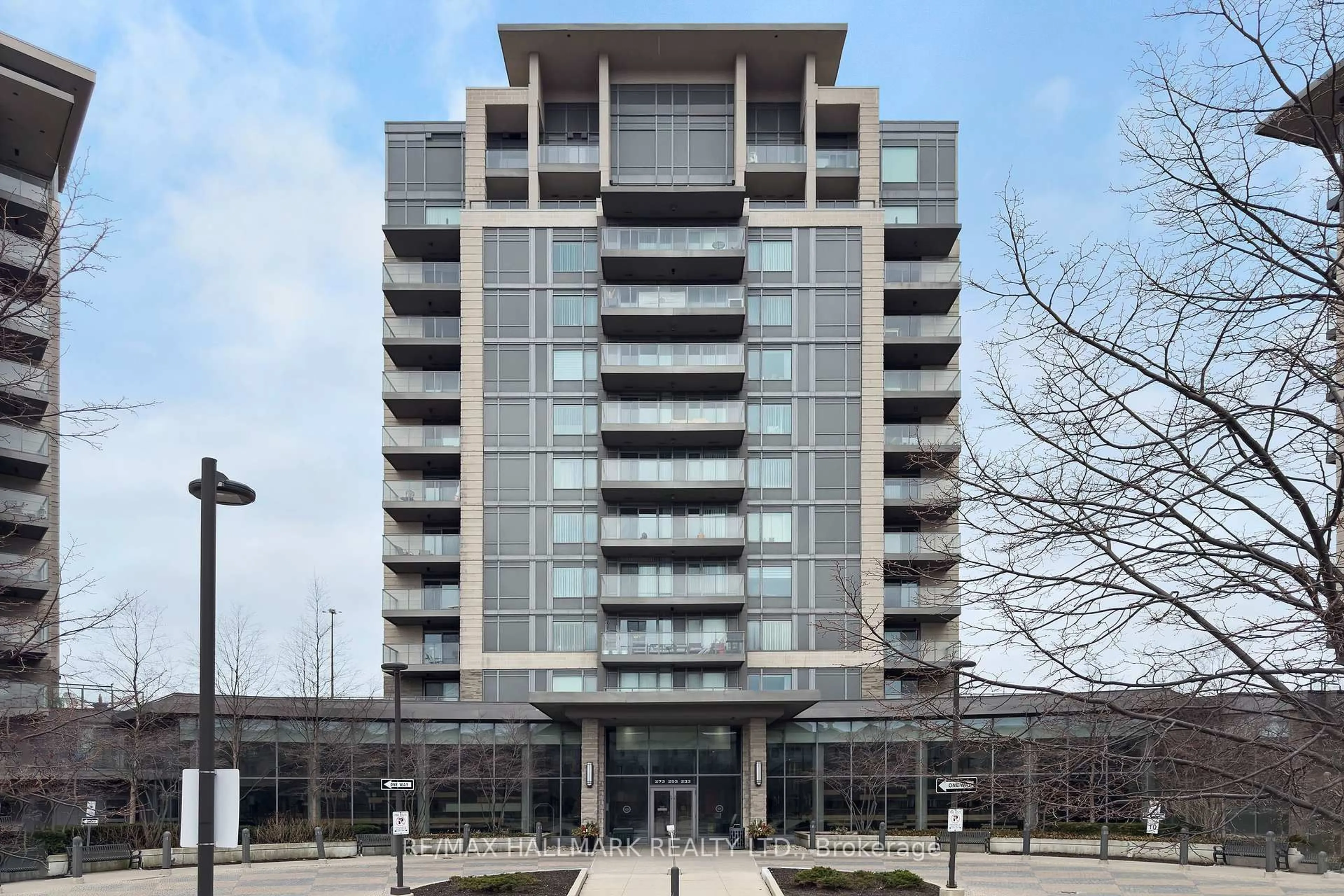 Indoor foyer for 253 South Park Rd #308, Markham Ontario L3T 0B4