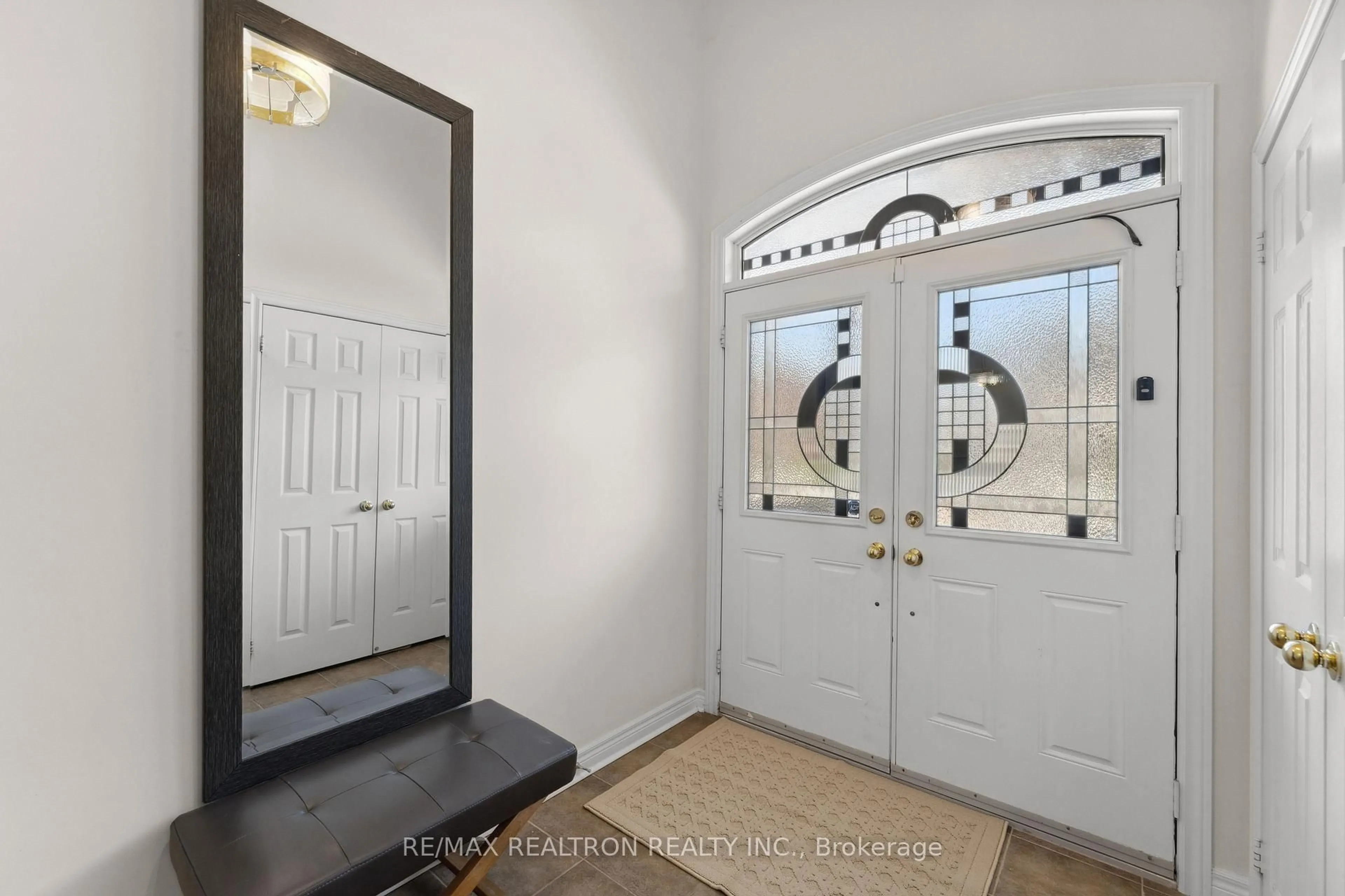 Indoor entryway for 57 Littleriver Crt, Vaughan Ontario L6A 0K4