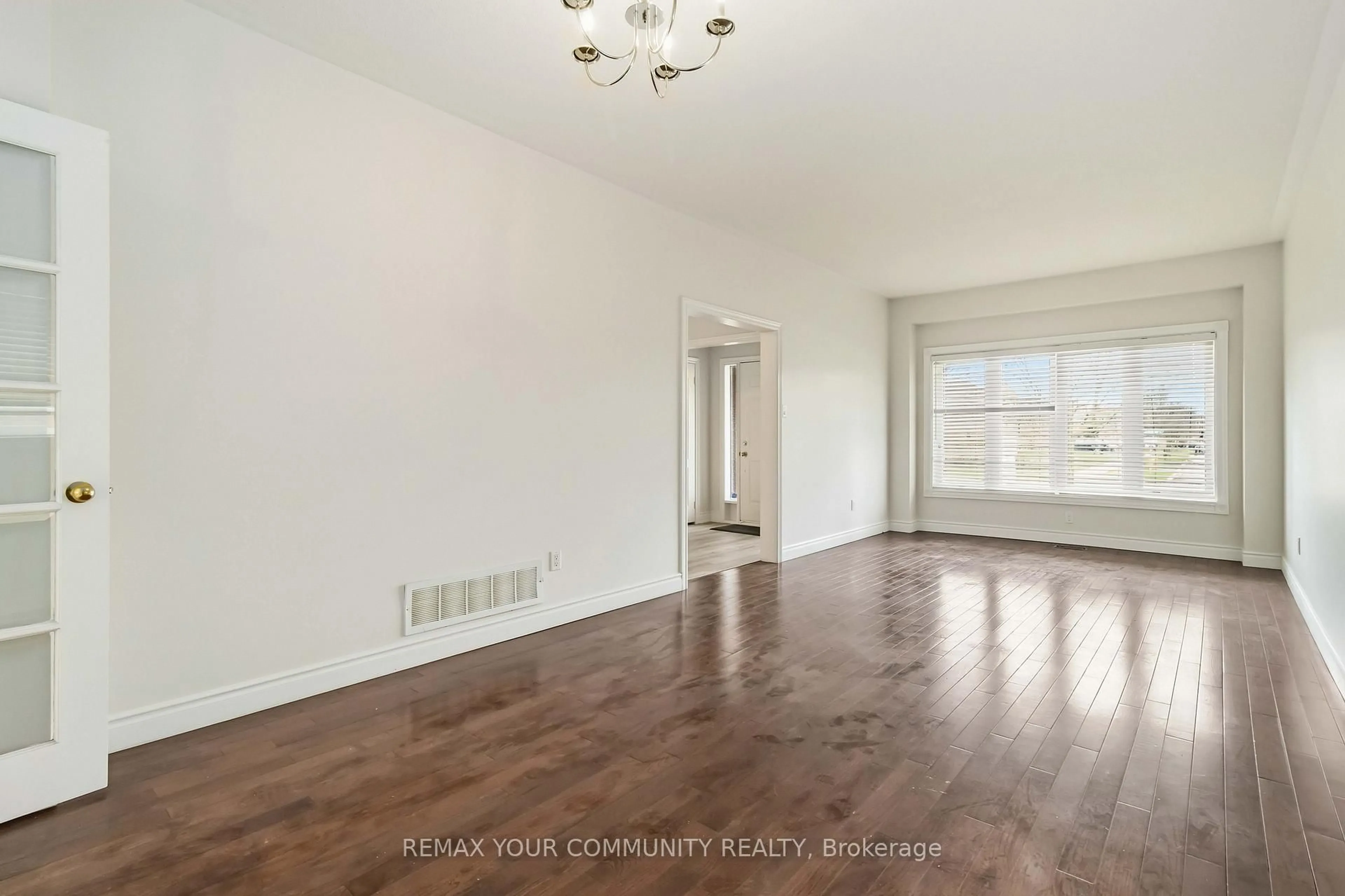 A pic of a room for 120 Shaftsbury Ave, Richmond Hill Ontario L4C 0G6