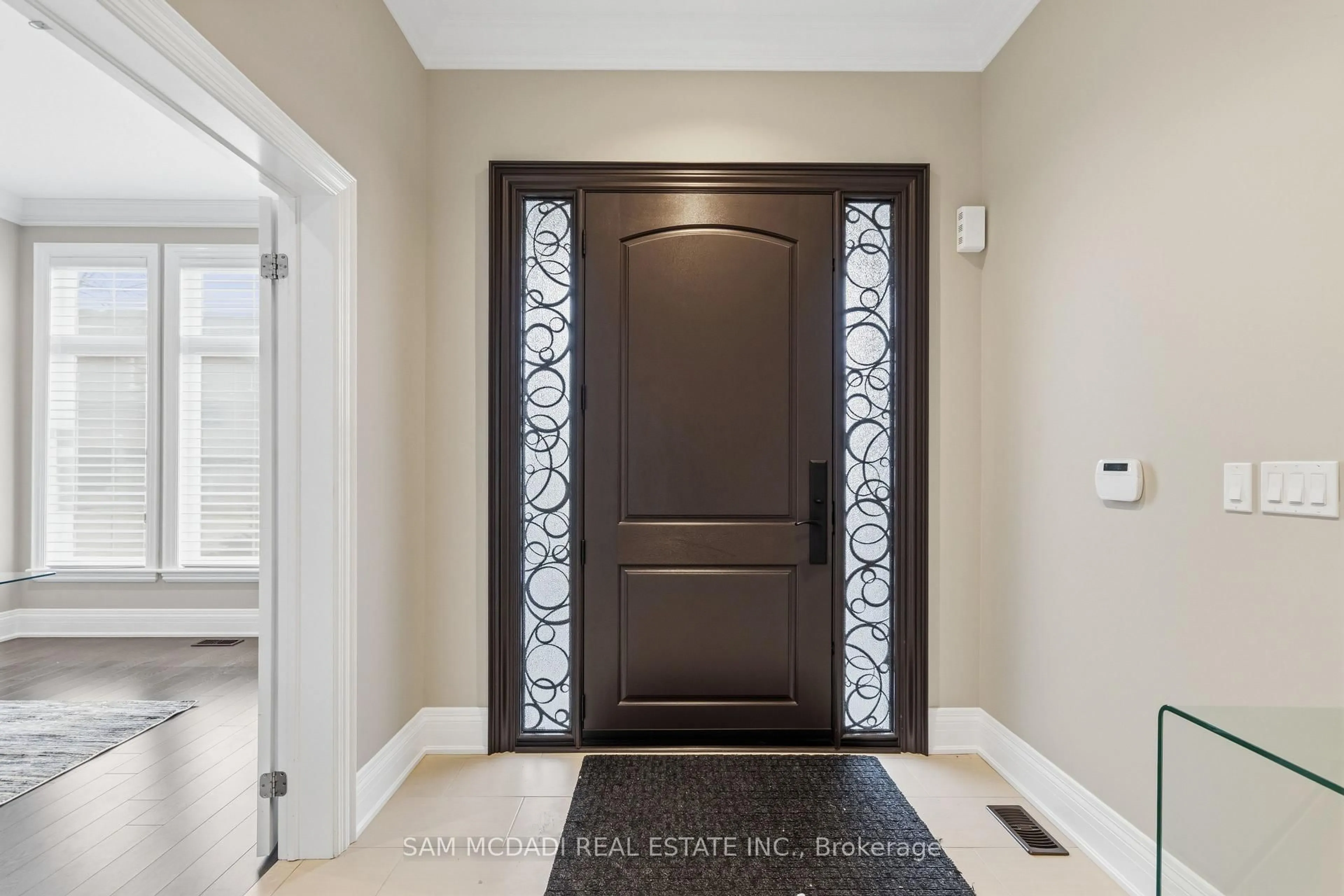 Indoor entryway for 92 Heintzman Cres, Vaughan Ontario L6A 4T1