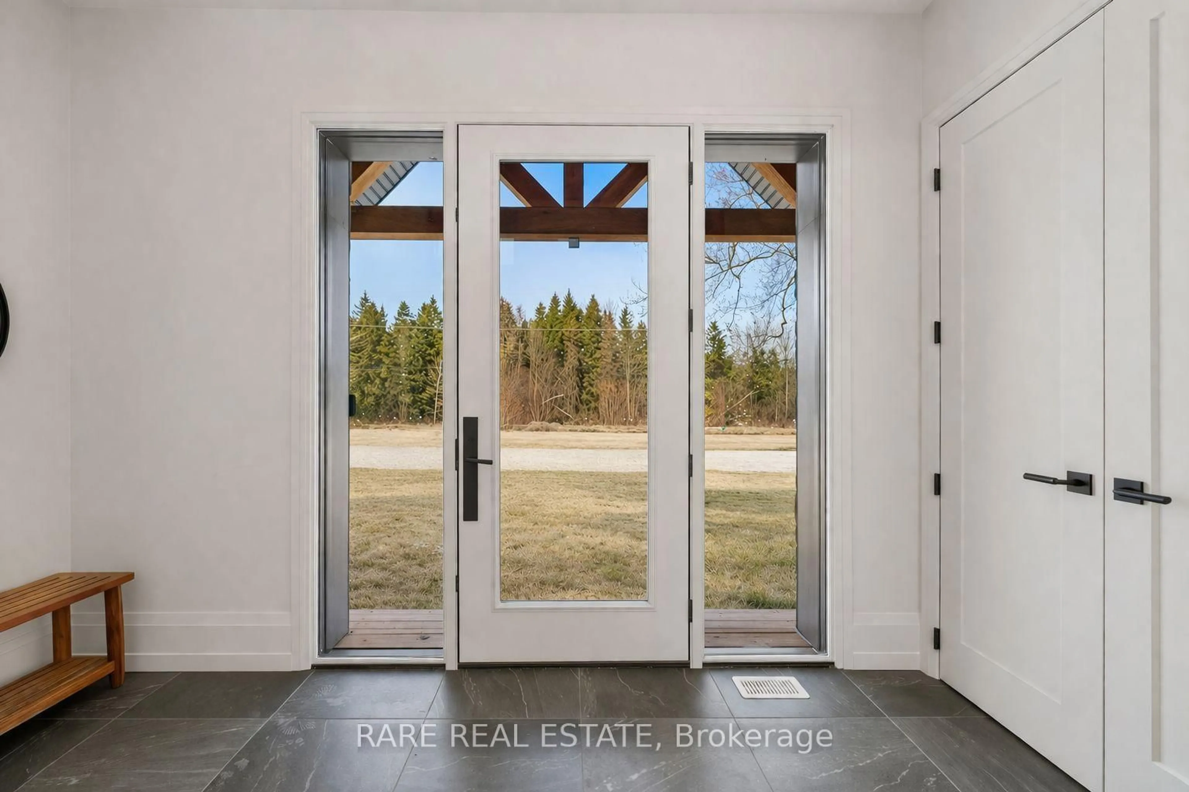 Indoor entryway for 1109 2nd Line, Innisfil Ontario L0L 1K0