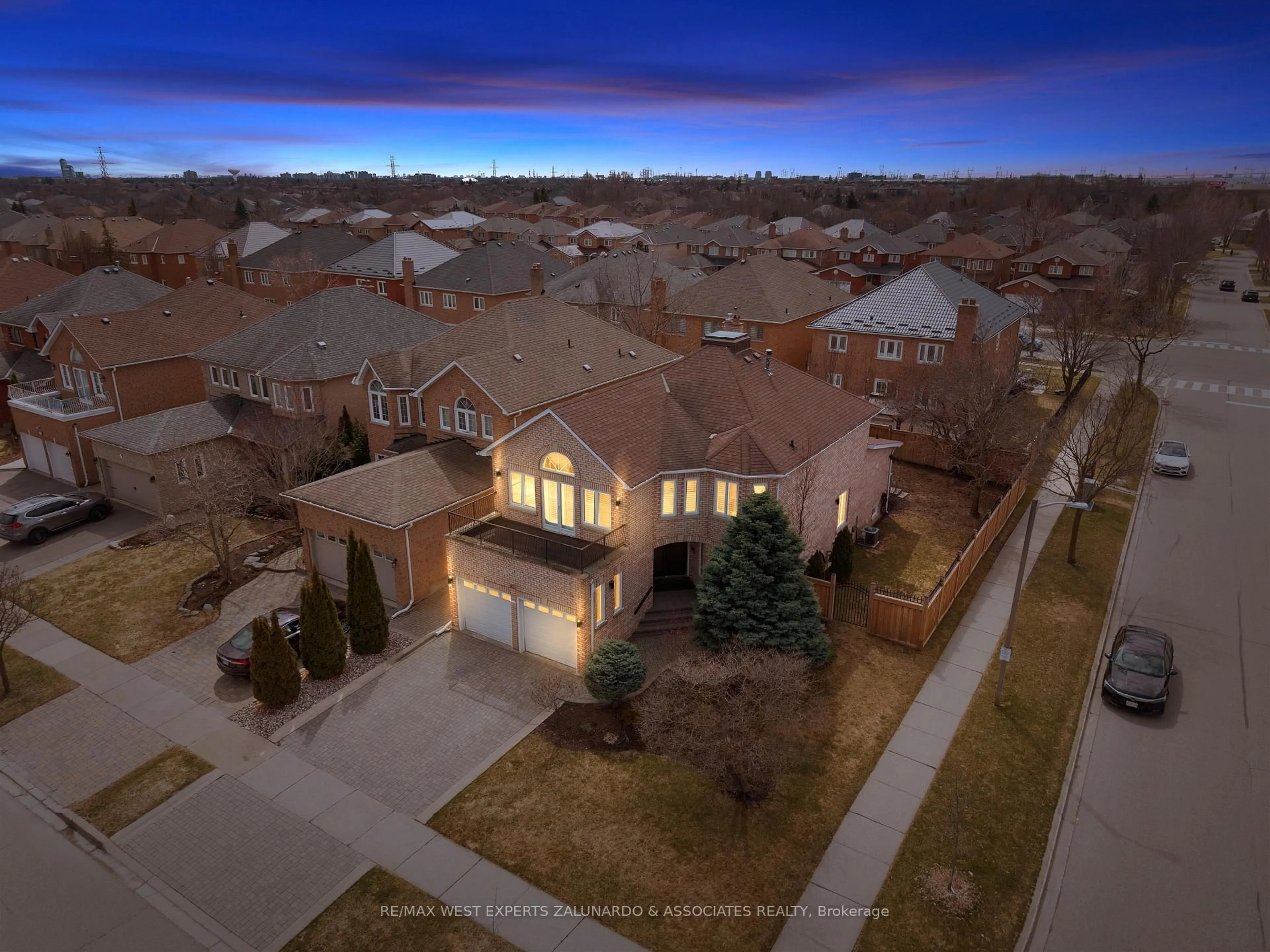 A pic from outside/outdoor area/front of a property/back of a property/a pic from drone, street for 1 Lanterna Cres, Vaughan Ontario L4H 1C1