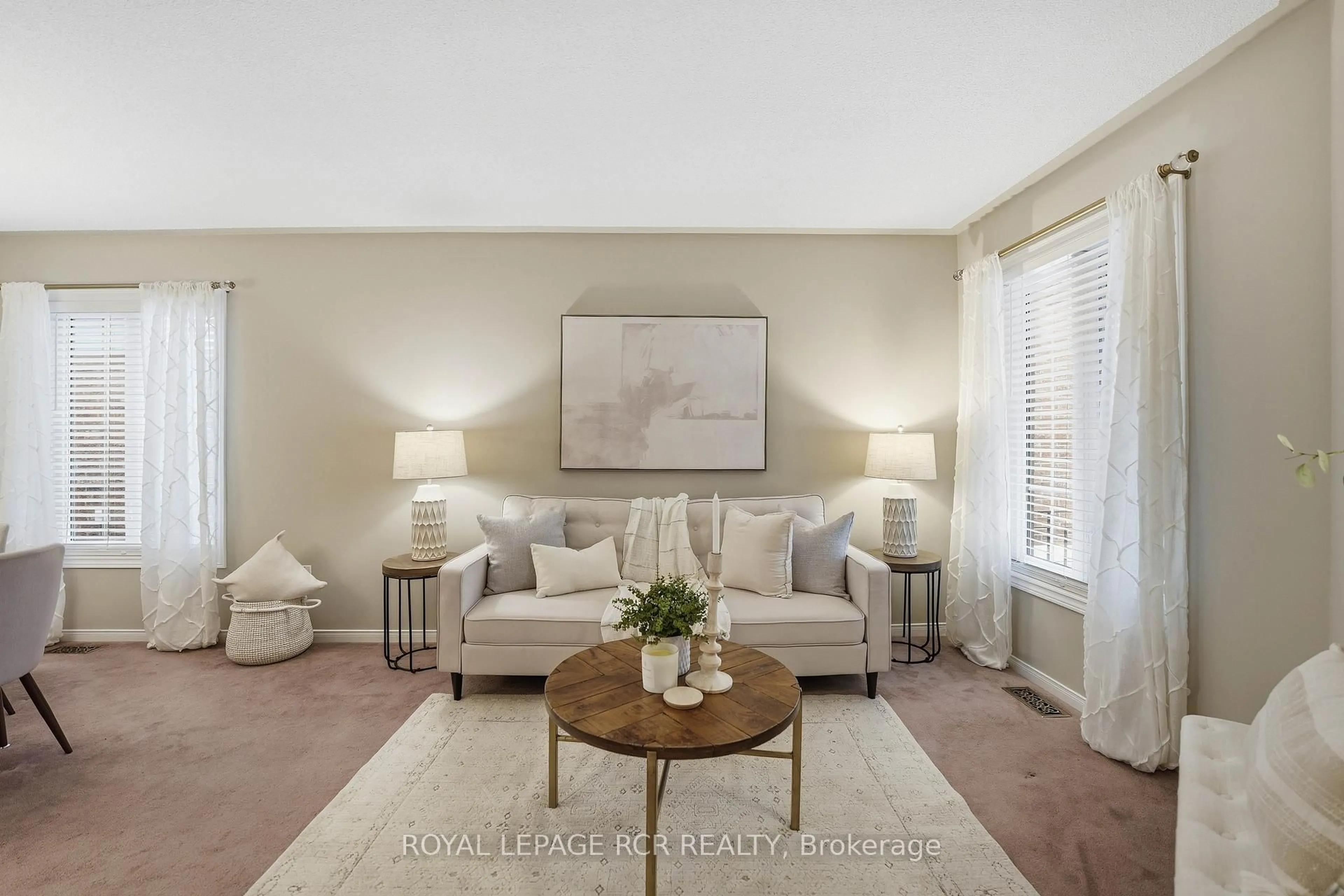 Living room with furniture, unknown for 437 Heddle Cres, Newmarket Ontario L3X 2J2