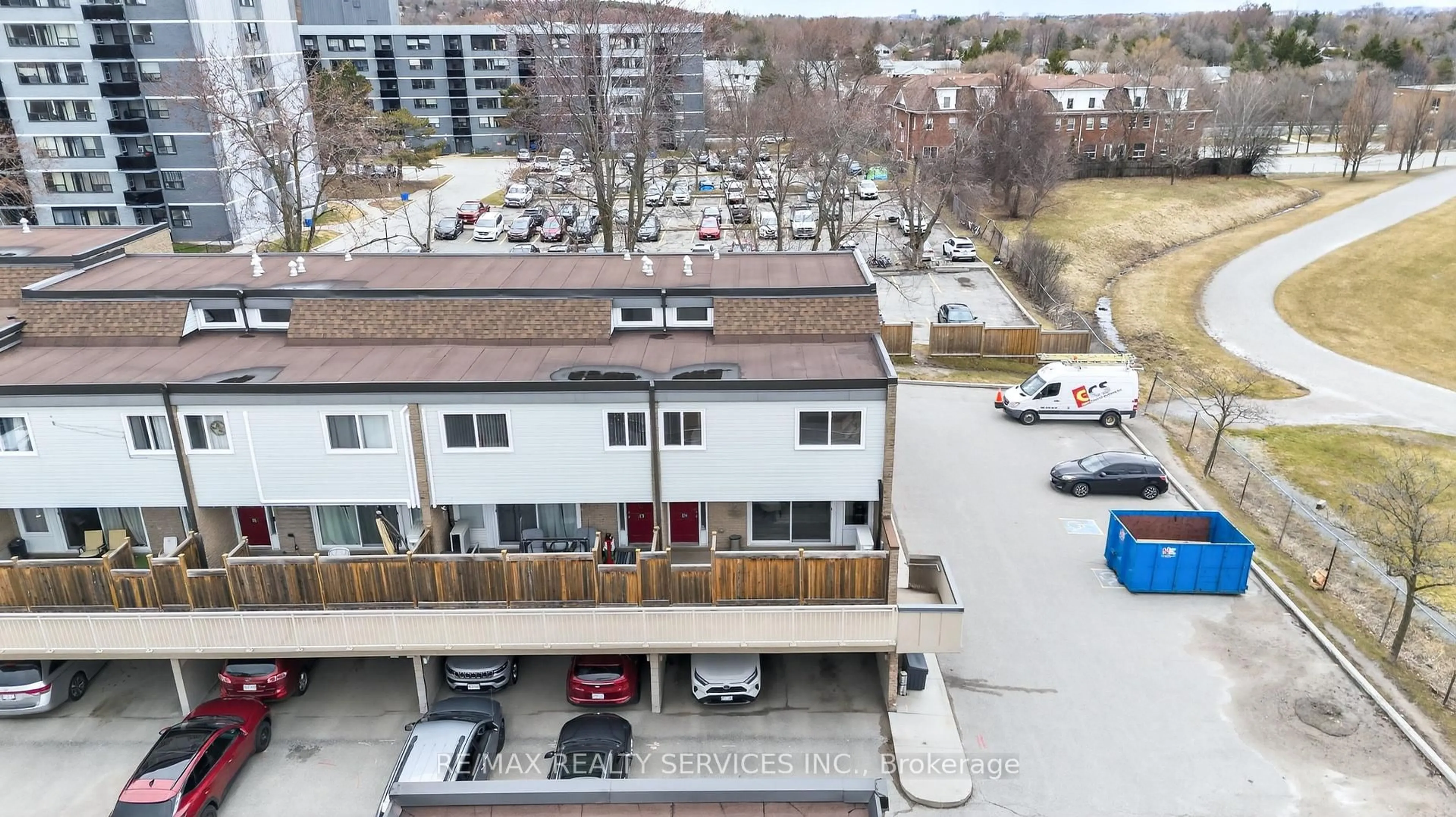 A pic from outside/outdoor area/front of a property/back of a property/a pic from drone, city buildings view from balcony for 179 Milestone Cres, Aurora Ontario L4G 3M2