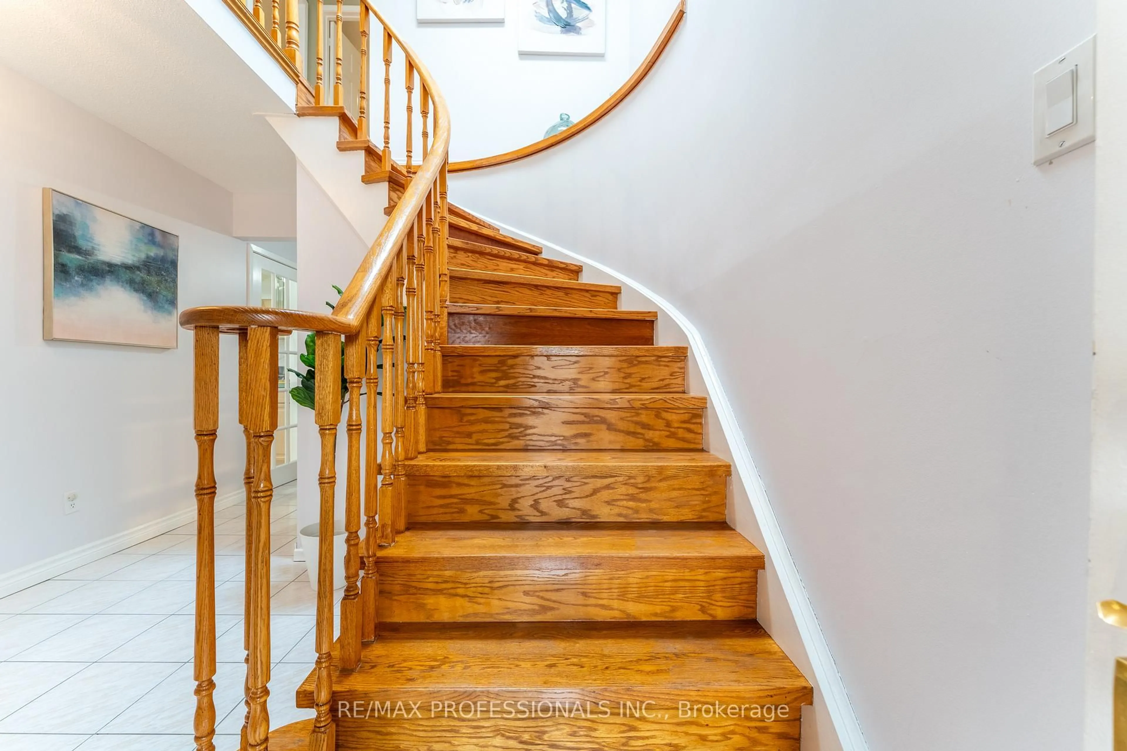 Stairs for 52 Lavron Crt, Markham Ontario L3S 2P1