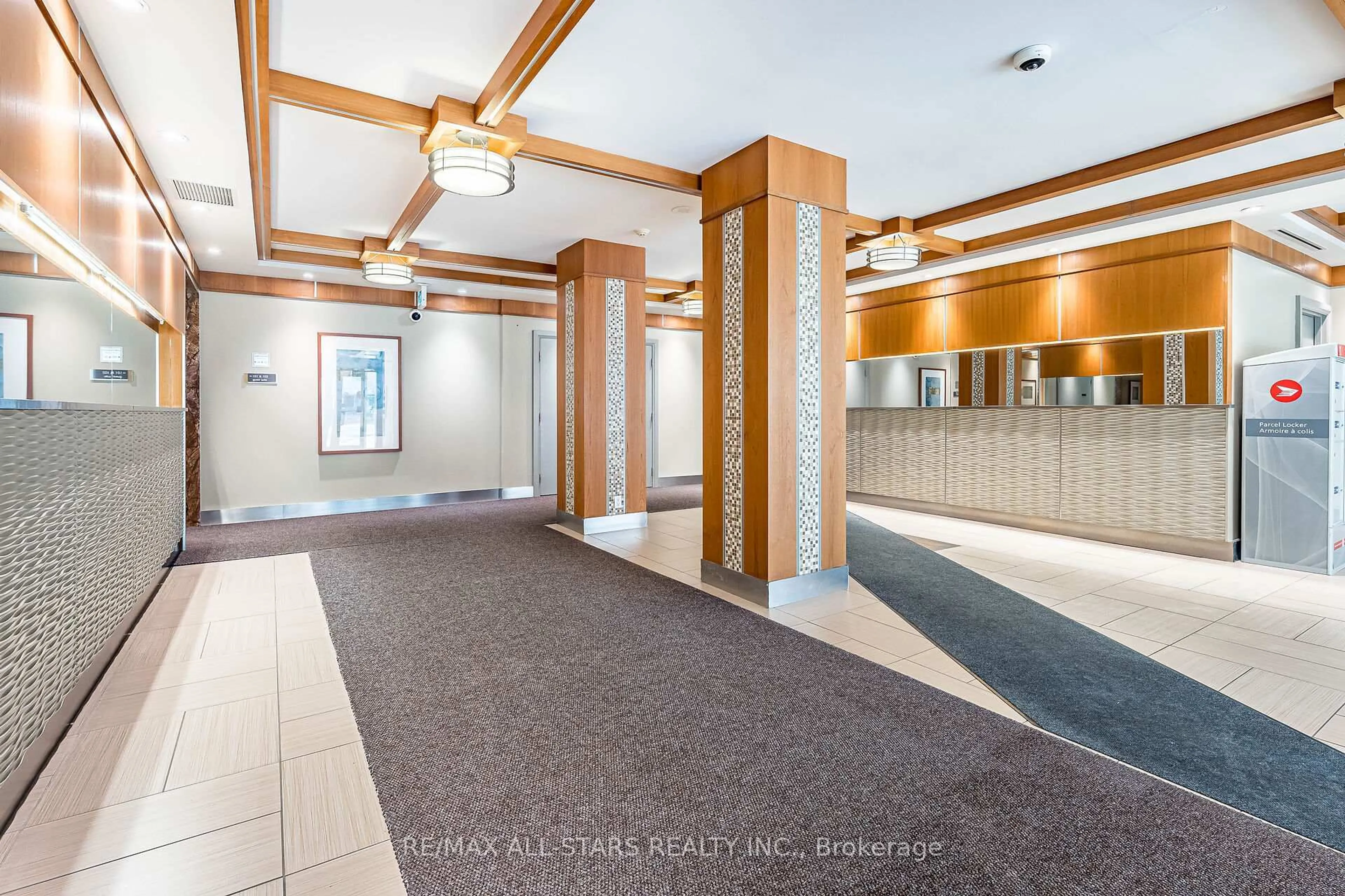 Indoor foyer for 32 Clegg Rd #806, Markham Ontario L6G 0B2