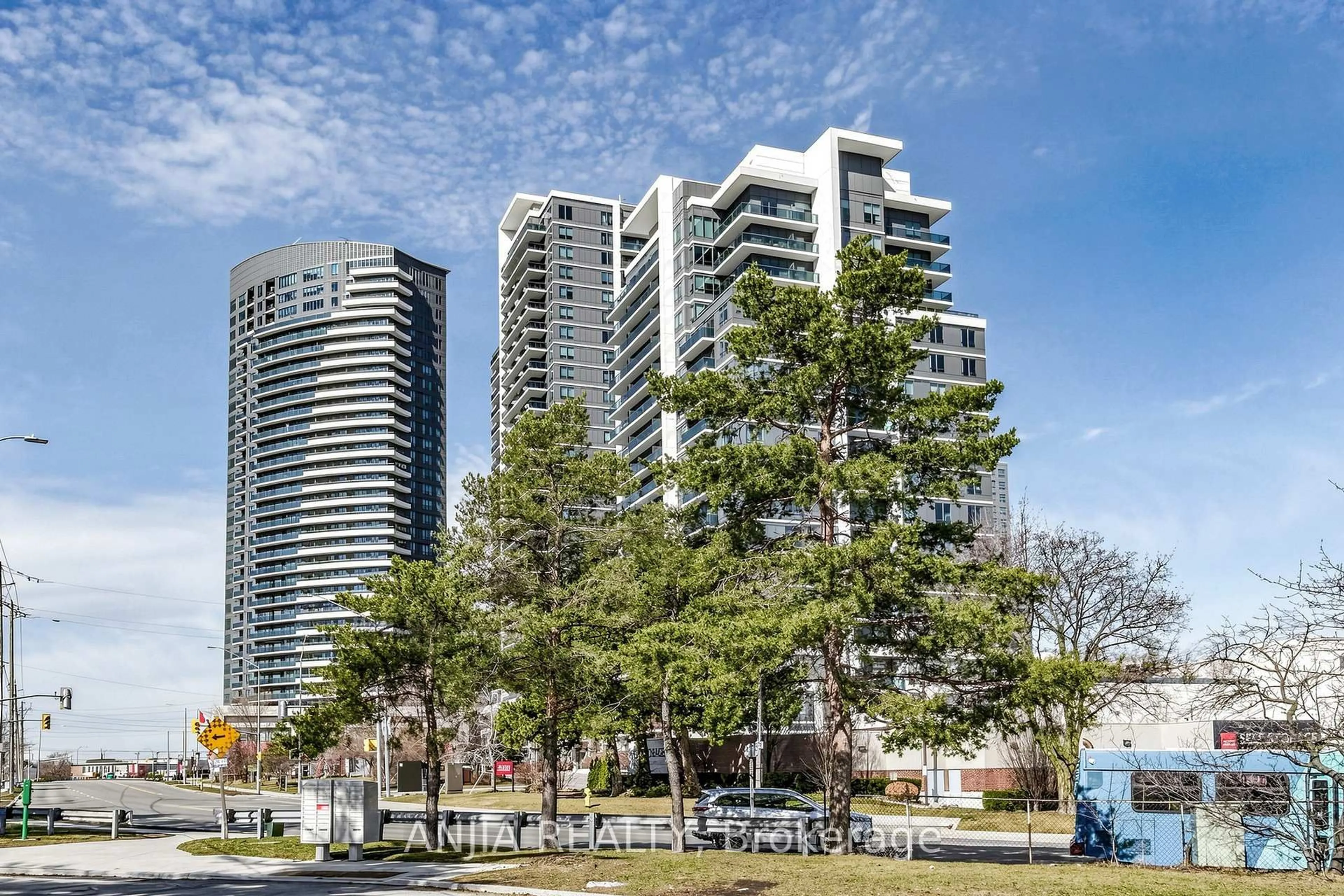 A pic from outside/outdoor area/front of a property/back of a property/a pic from drone, city buildings view from balcony for 7161 Yonge St #331, Markham Ontario L3T 0C8