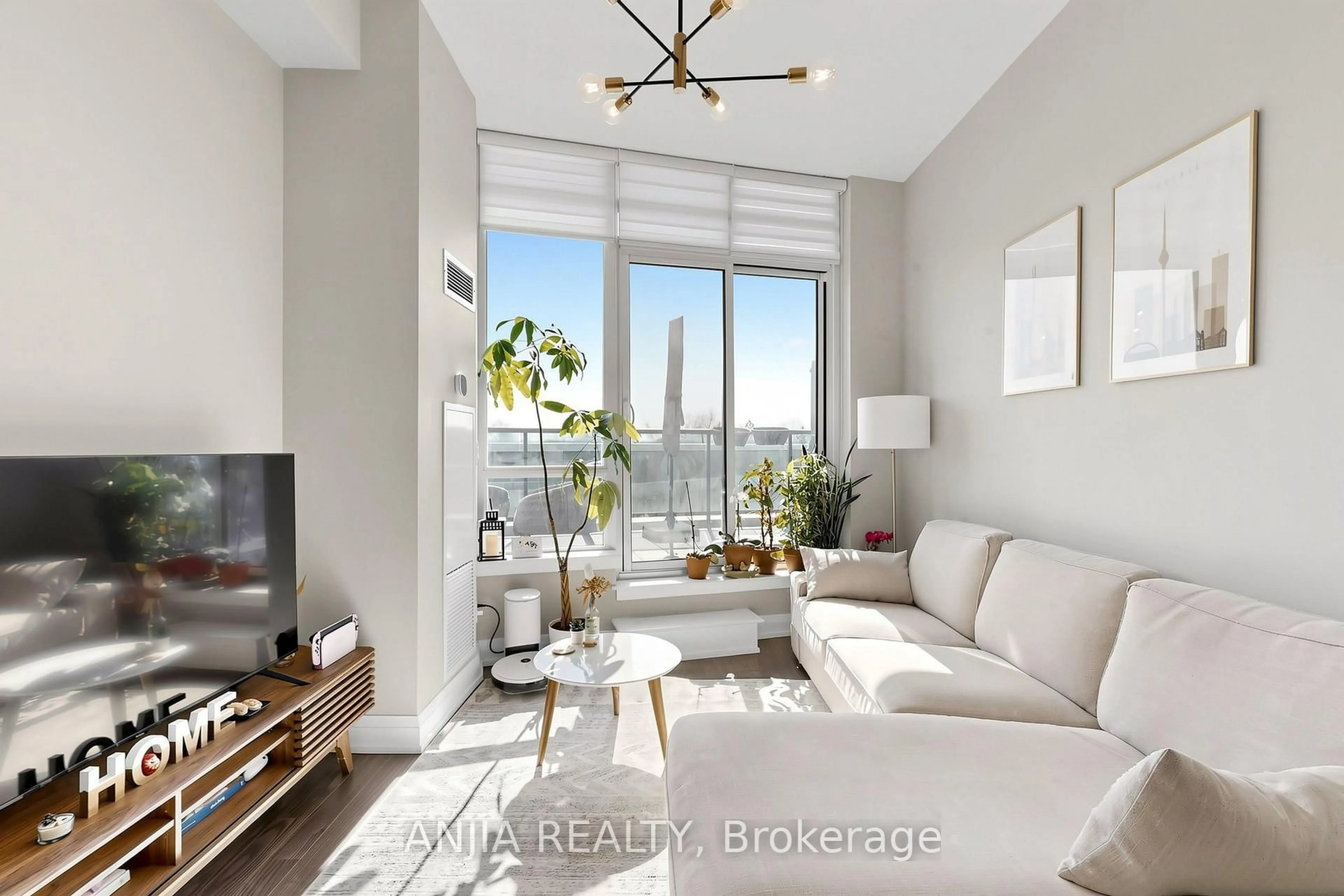 Living room with furniture, unknown for 7161 Yonge St #331, Markham Ontario L3T 0C8