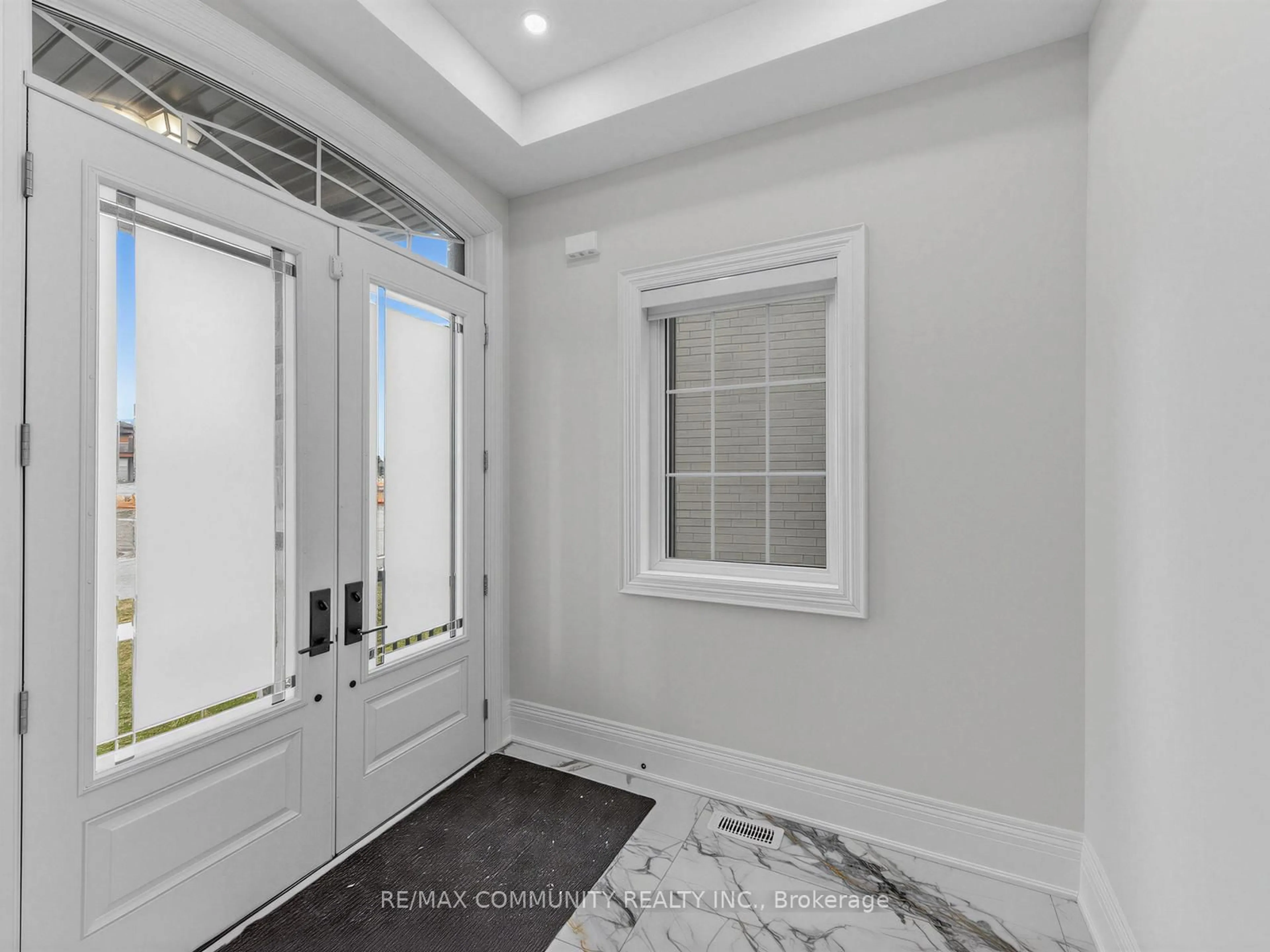Indoor entryway for 104 Greville St, Vaughan Ontario L4H 4P7