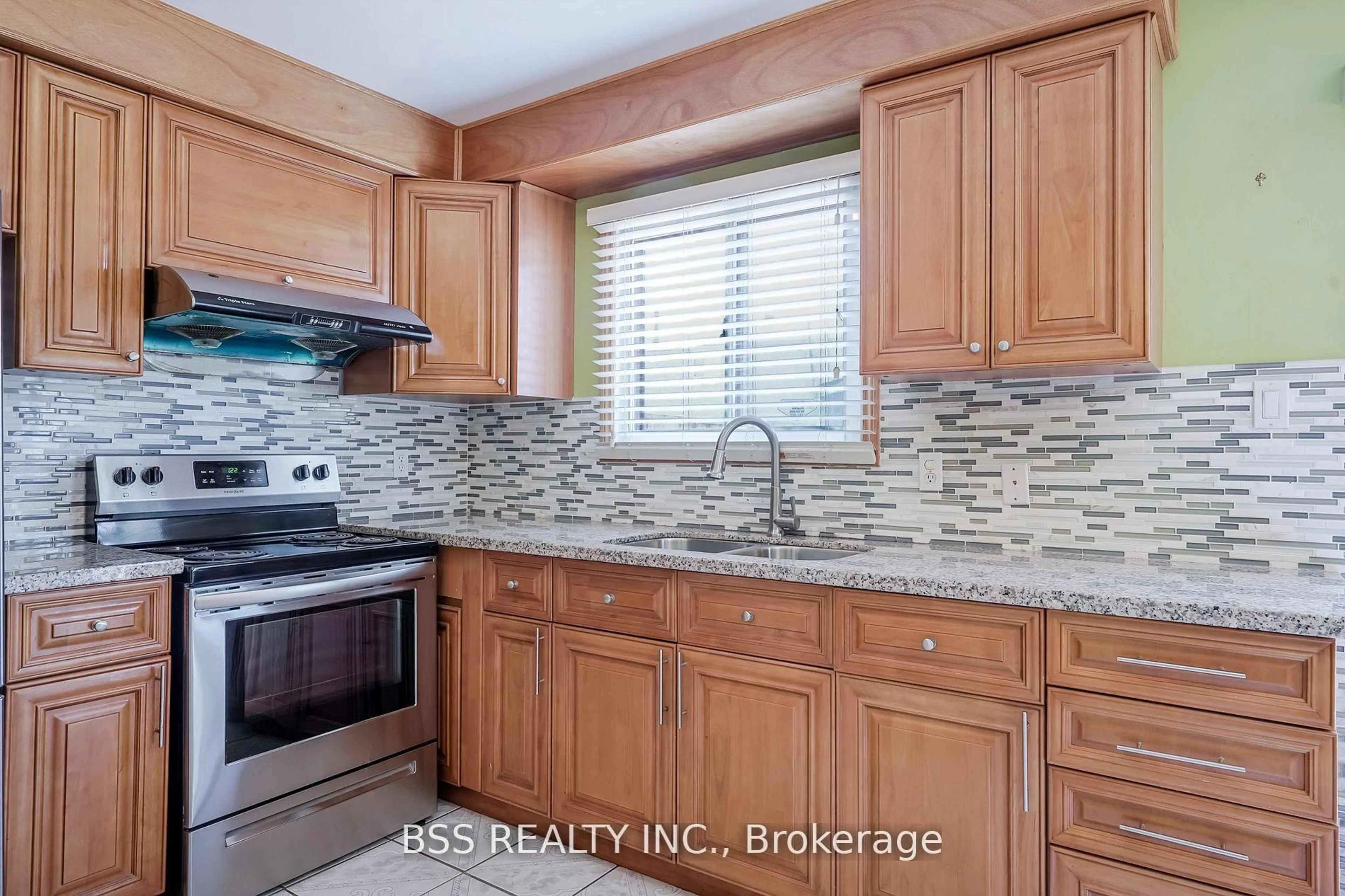 Standard kitchen, unknown for 37 Miles Farm Rd, Markham Ontario L3S 2C2