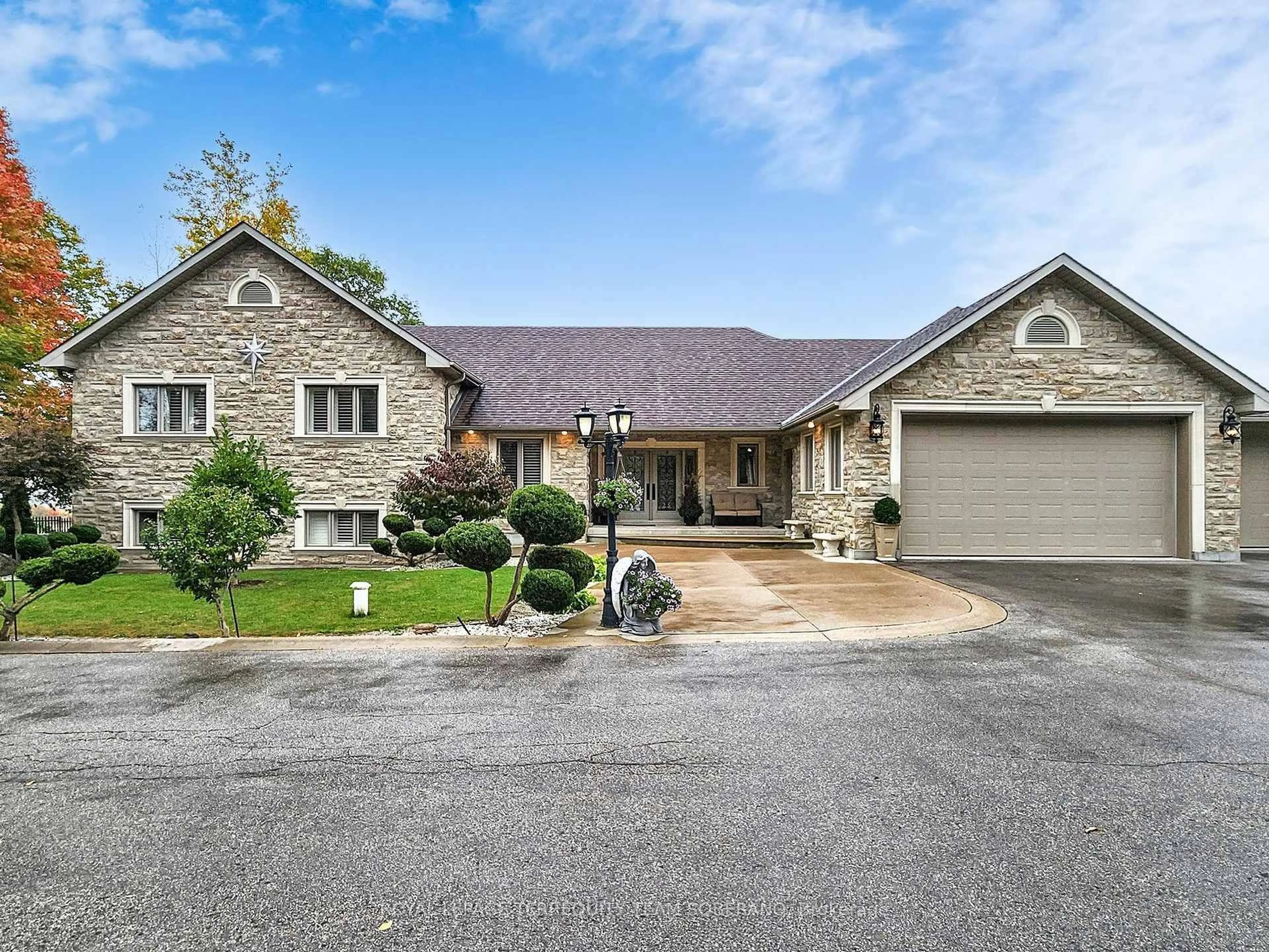 Home with brick exterior material, street for 2981 Ninth Line, Bradford West Gwillimbury Ontario L3Z 3S3