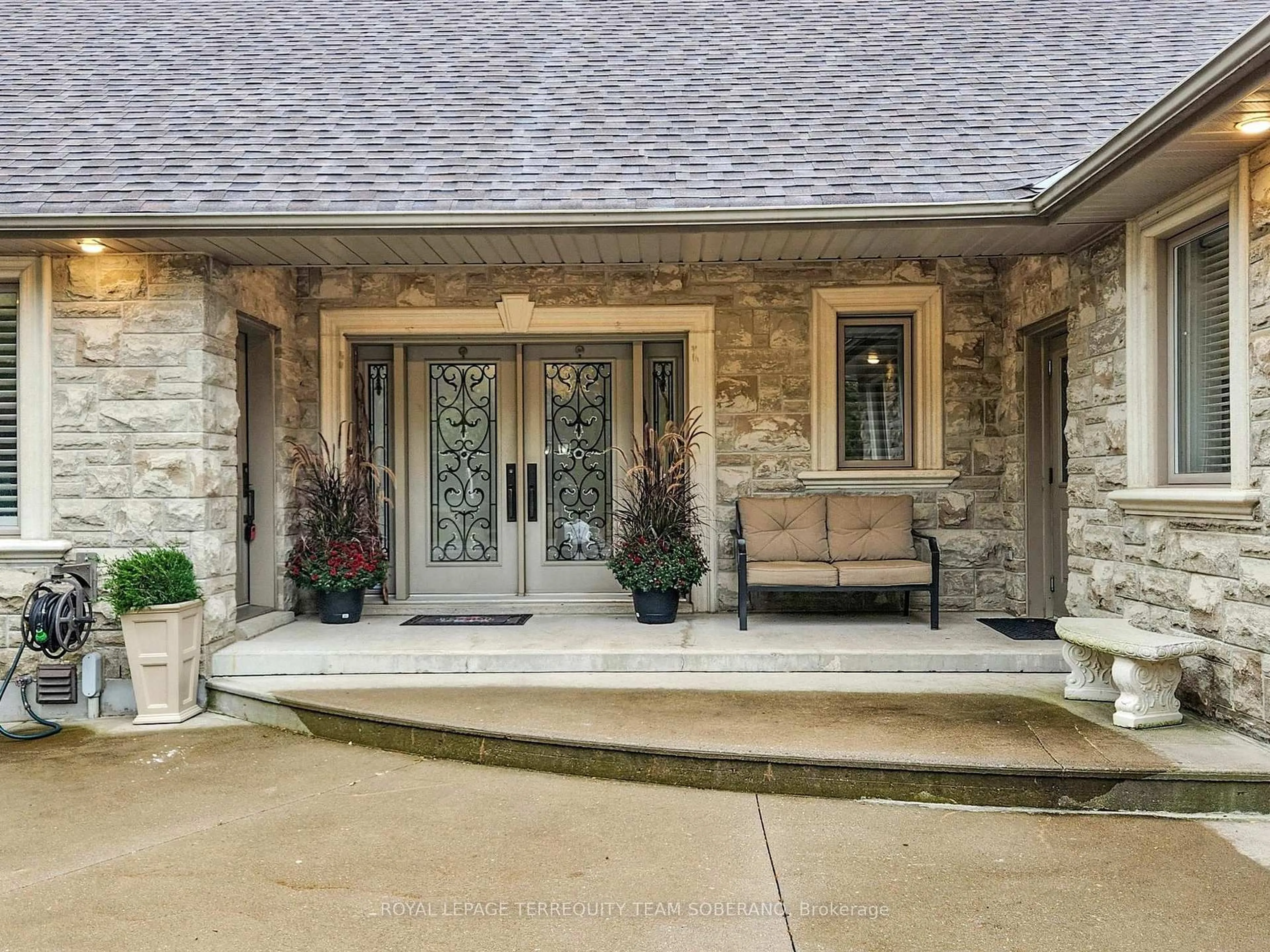 Indoor entryway for 2981 Ninth Line, Bradford West Gwillimbury Ontario L3Z 3S3