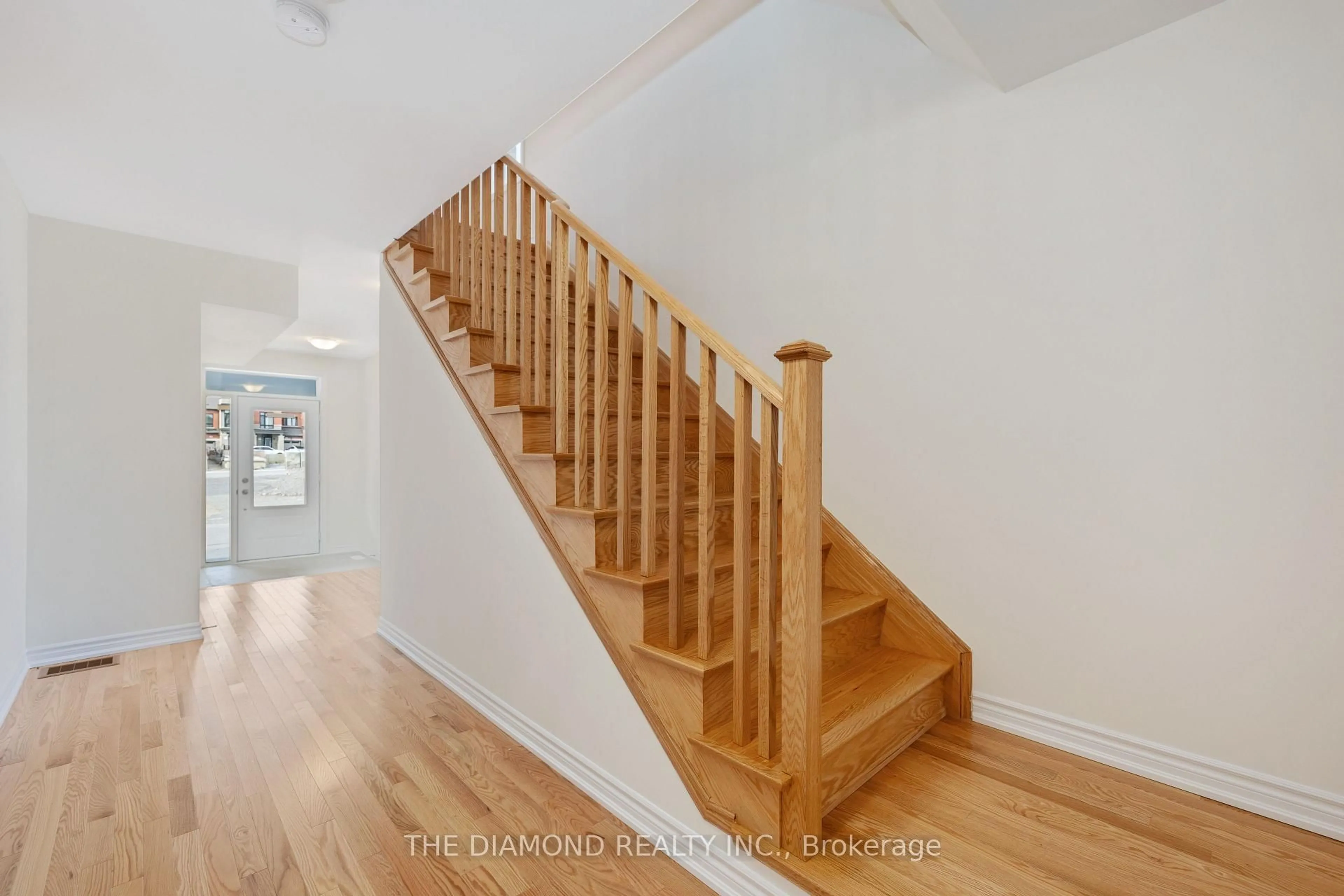 Stairs for 27 Gunton St, Aurora Ontario L4G 7B6