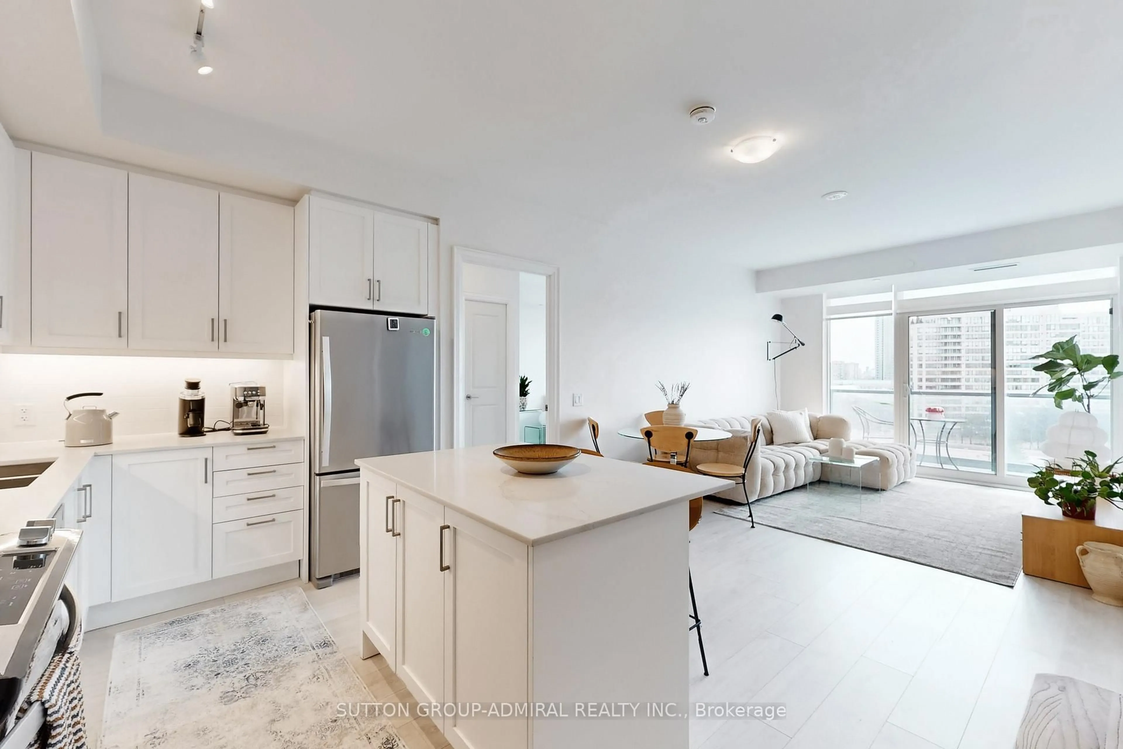 Open concept kitchen, ceramic/tile floor for 20 Gatineau Dr #706, Vaughan Ontario L4J 0L2