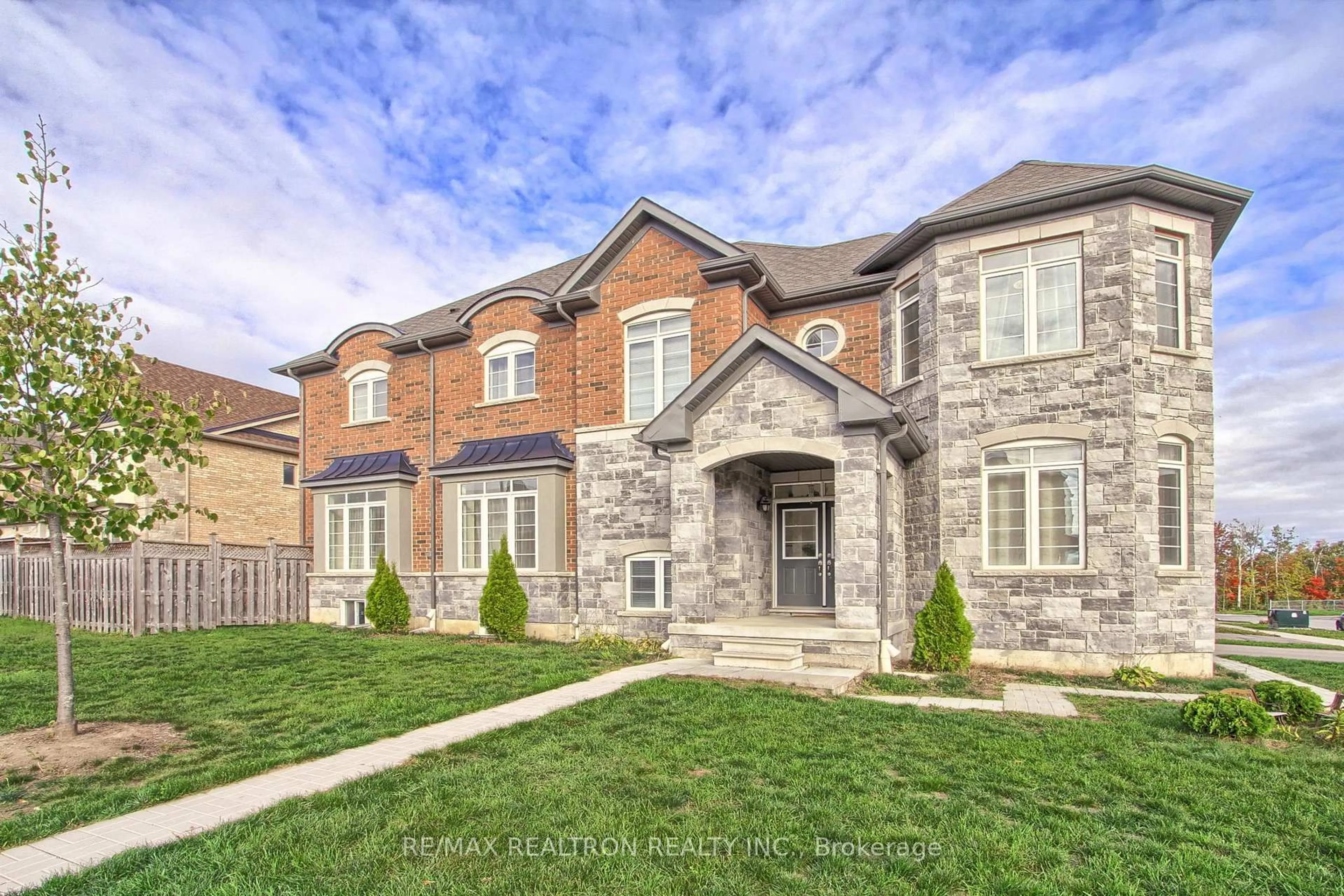 Home with brick exterior material, street for 2236 Lozenby St, Innisfil Ontario L9S 0M8