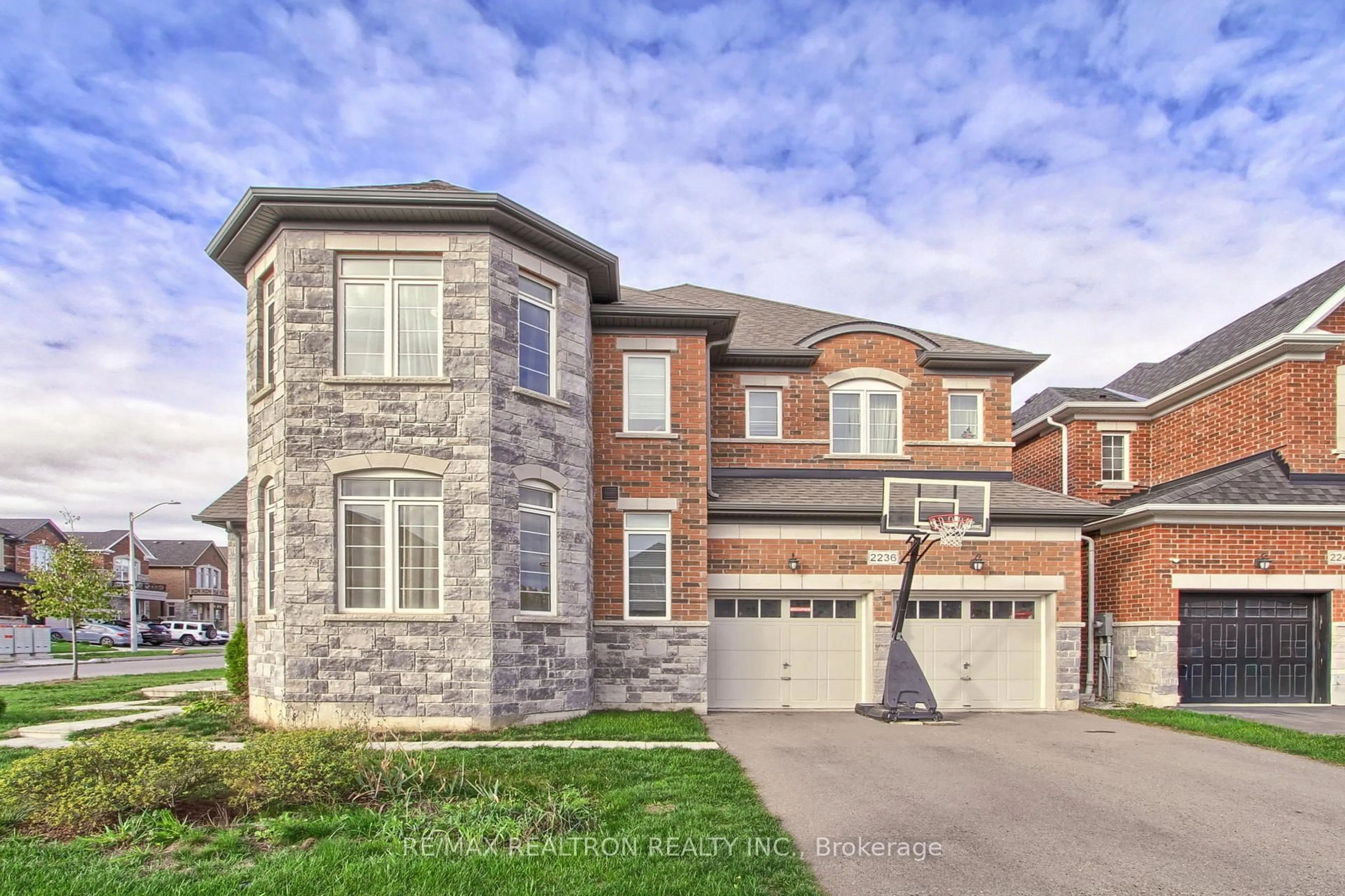 Home with brick exterior material, street for 2236 Lozenby St, Innisfil Ontario L9S 0M8