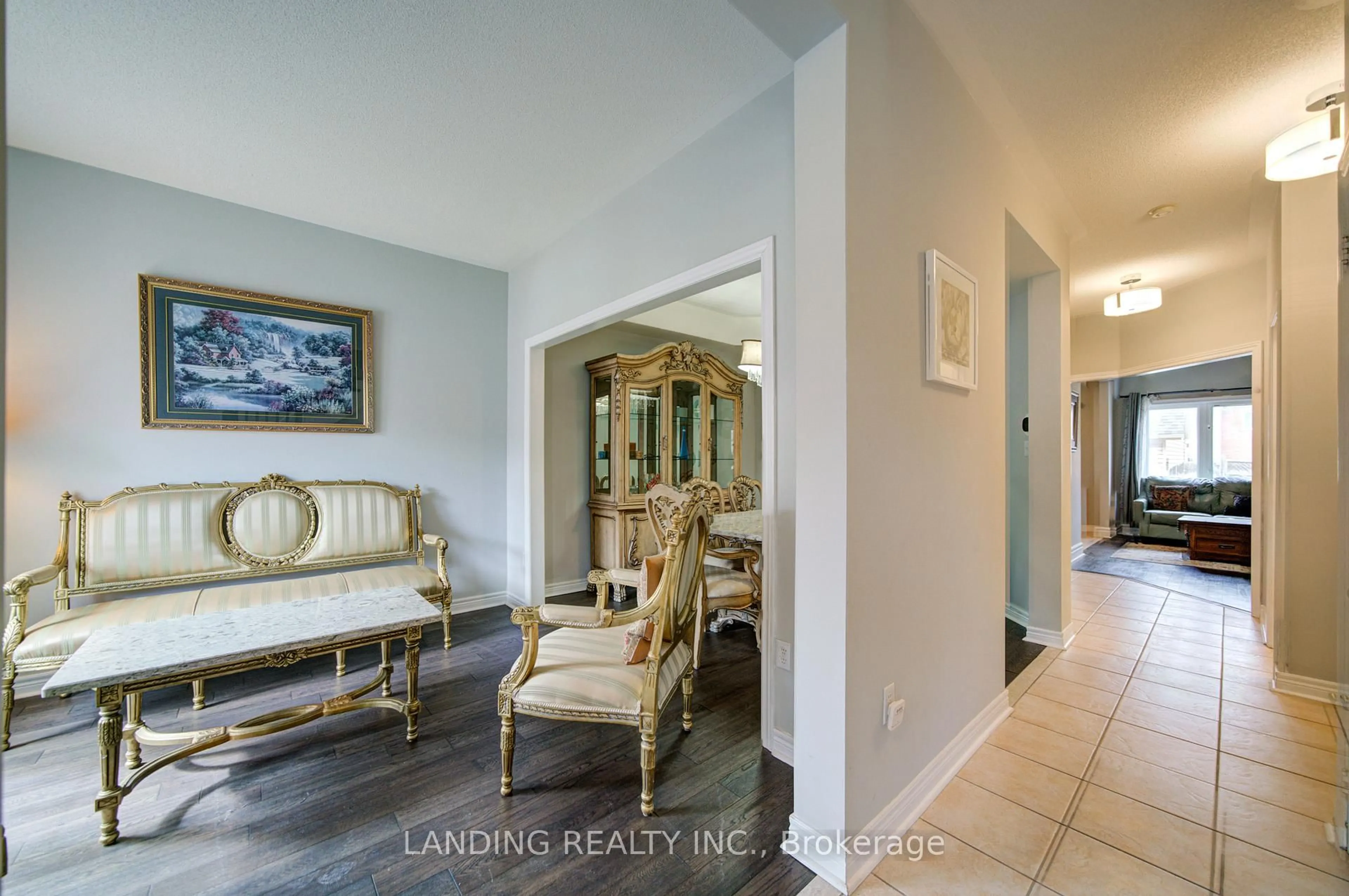 Indoor entryway for 36 John Gary Dr, Markham Ontario L3R 5E7