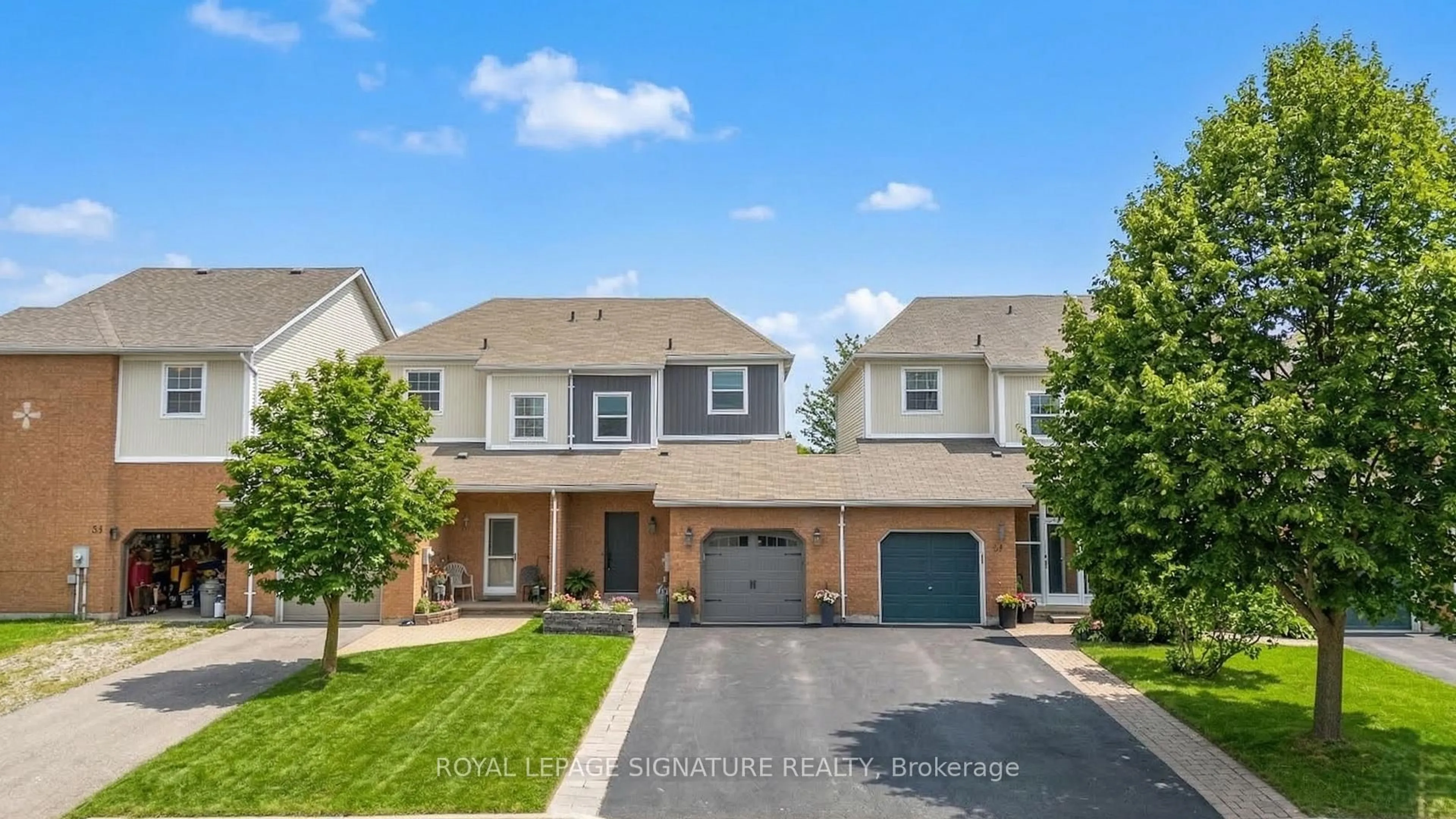 A pic from outside/outdoor area/front of a property/back of a property/a pic from drone, street for 37 Wrendale Cres, Georgina Ontario L4P 4C4