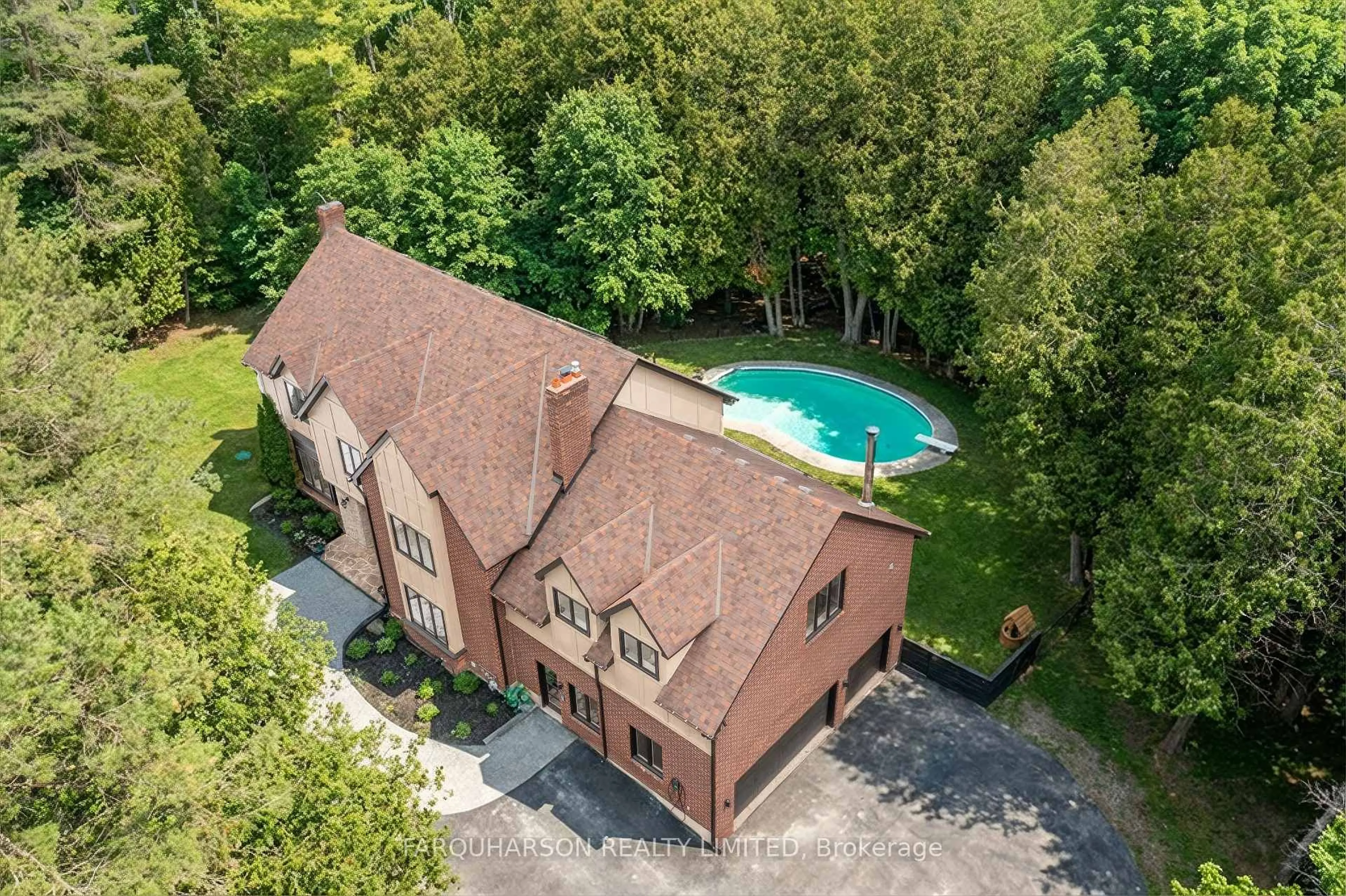 A pic from outside/outdoor area/front of a property/back of a property/a pic from drone, unknown for 1 Foxlair Crt, Whitchurch-Stouffville Ontario L4A 2L4