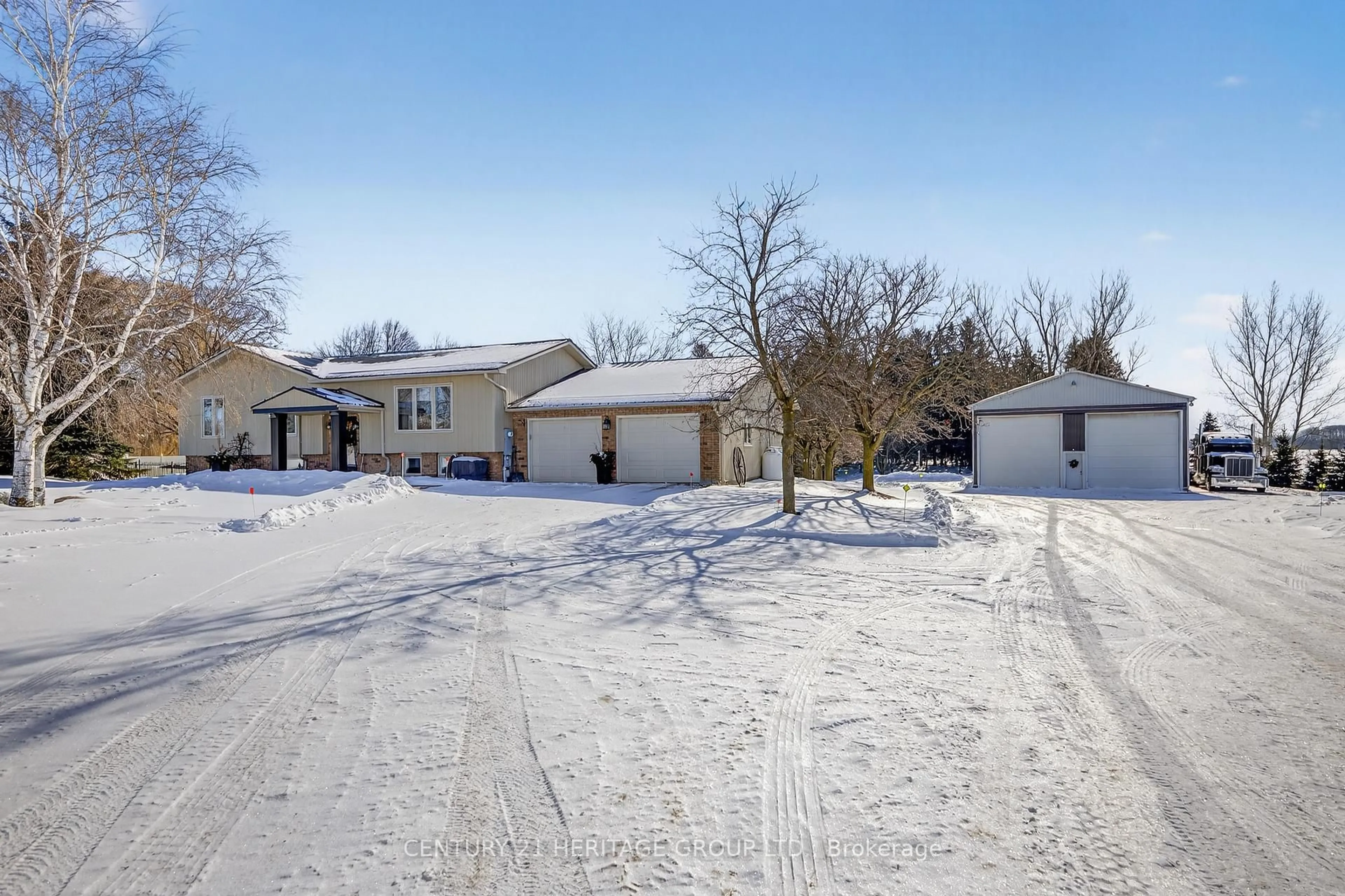 A pic from outside/outdoor area/front of a property/back of a property/a pic from drone, street for 4371 11th Line, Bradford West Gwillimbury Ontario L0L 1L0