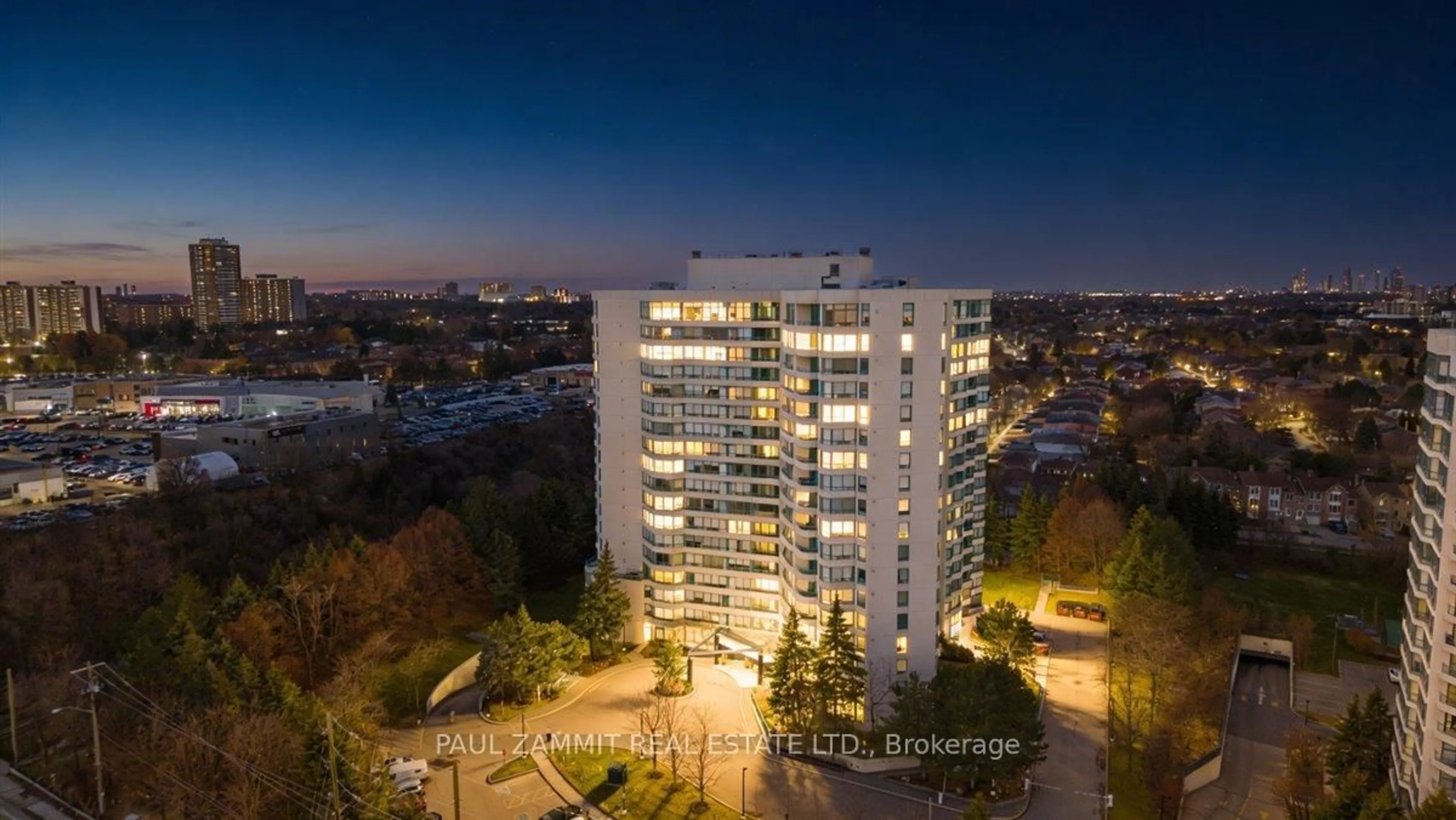 A pic from outside/outdoor area/front of a property/back of a property/a pic from drone, city buildings view from balcony for 7250 Yonge St #911, Vaughan Ontario L4J 7X1