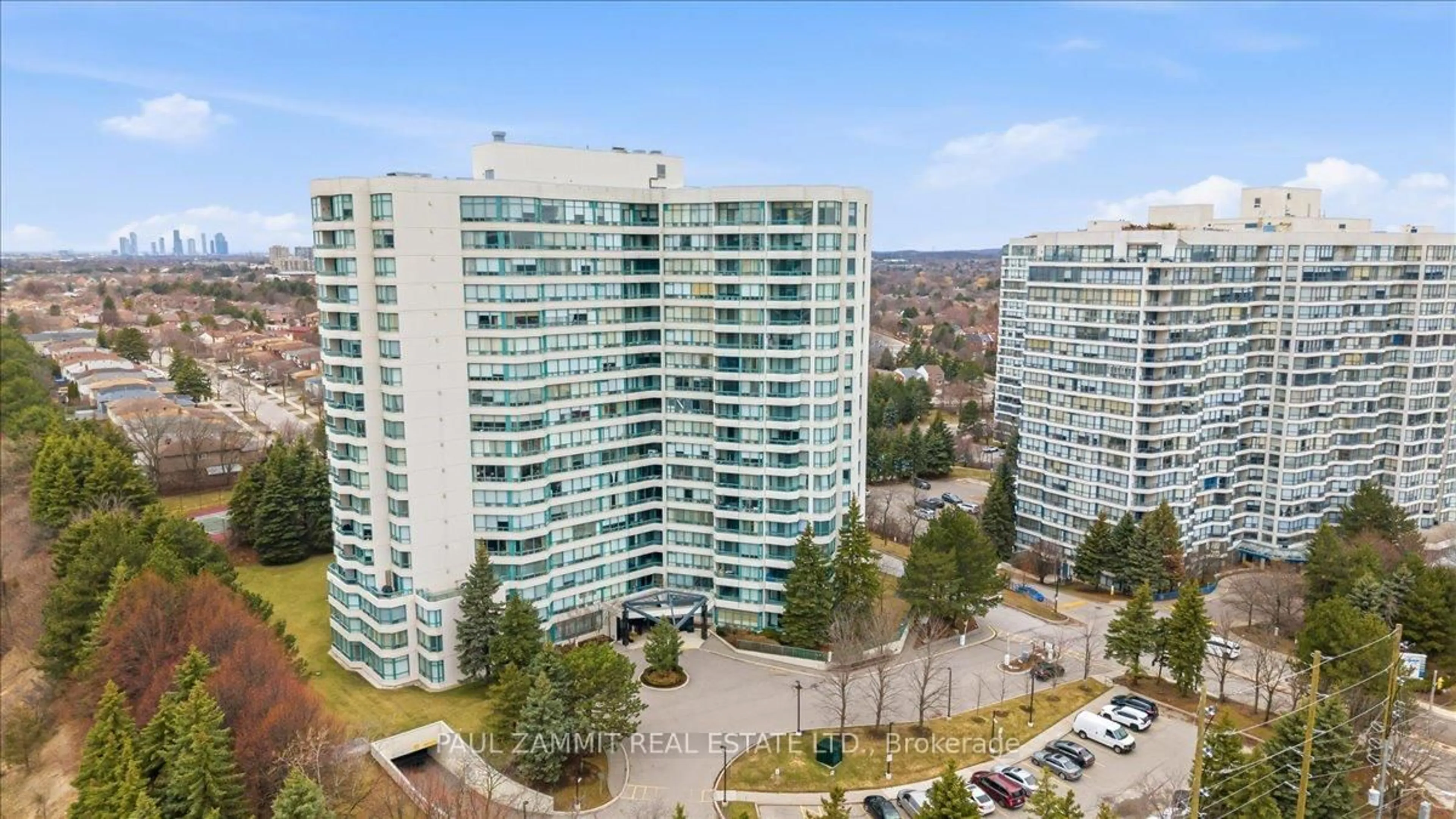 A pic from outside/outdoor area/front of a property/back of a property/a pic from drone, city buildings view from balcony for 7250 Yonge St #911, Vaughan Ontario L4J 7X1