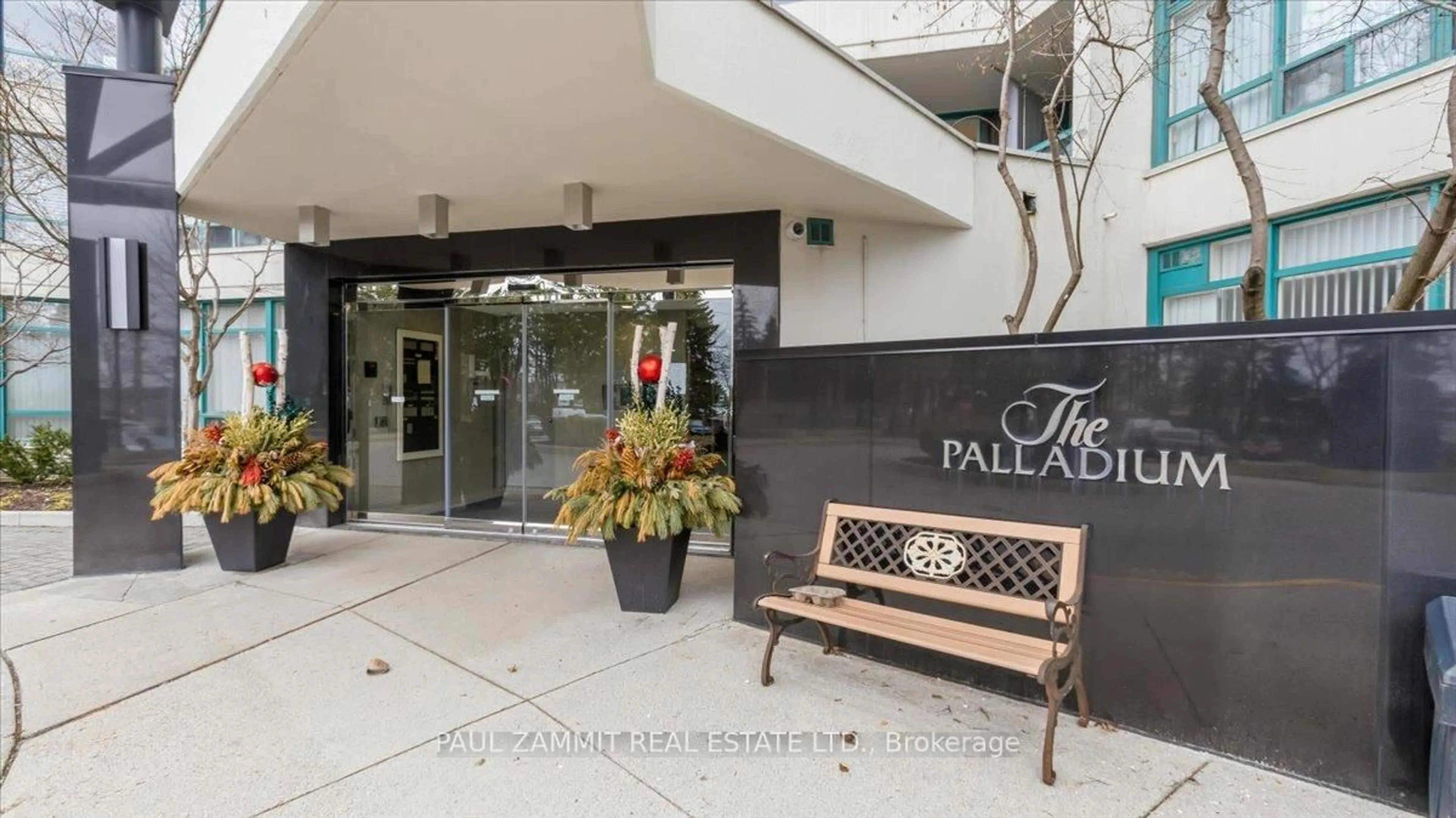 Patio, building for 7250 Yonge St #911, Vaughan Ontario L4J 7X1