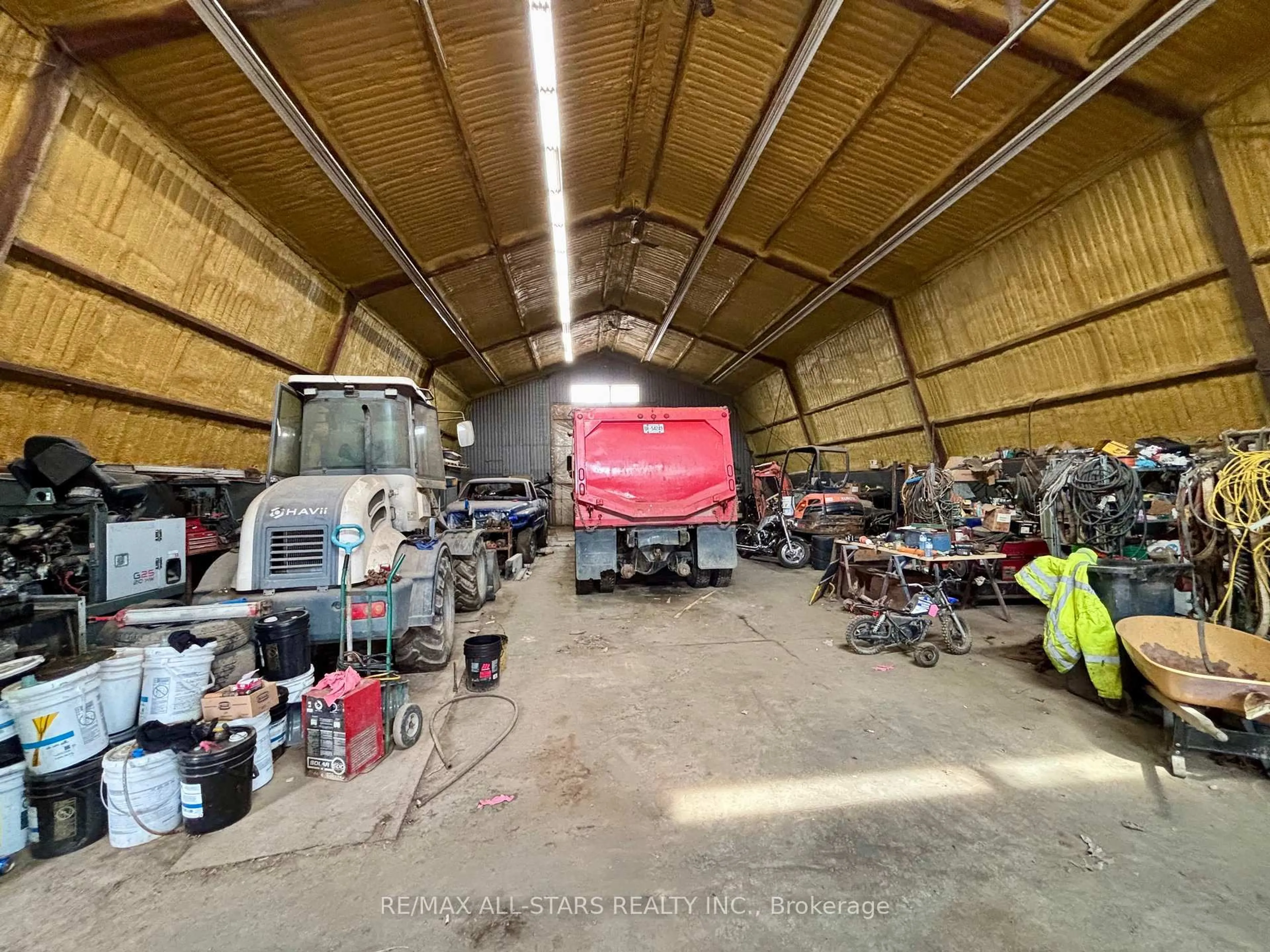 Indoor garage for 14547 Highway 48, Whitchurch-Stouffville Ontario L4A 7X3