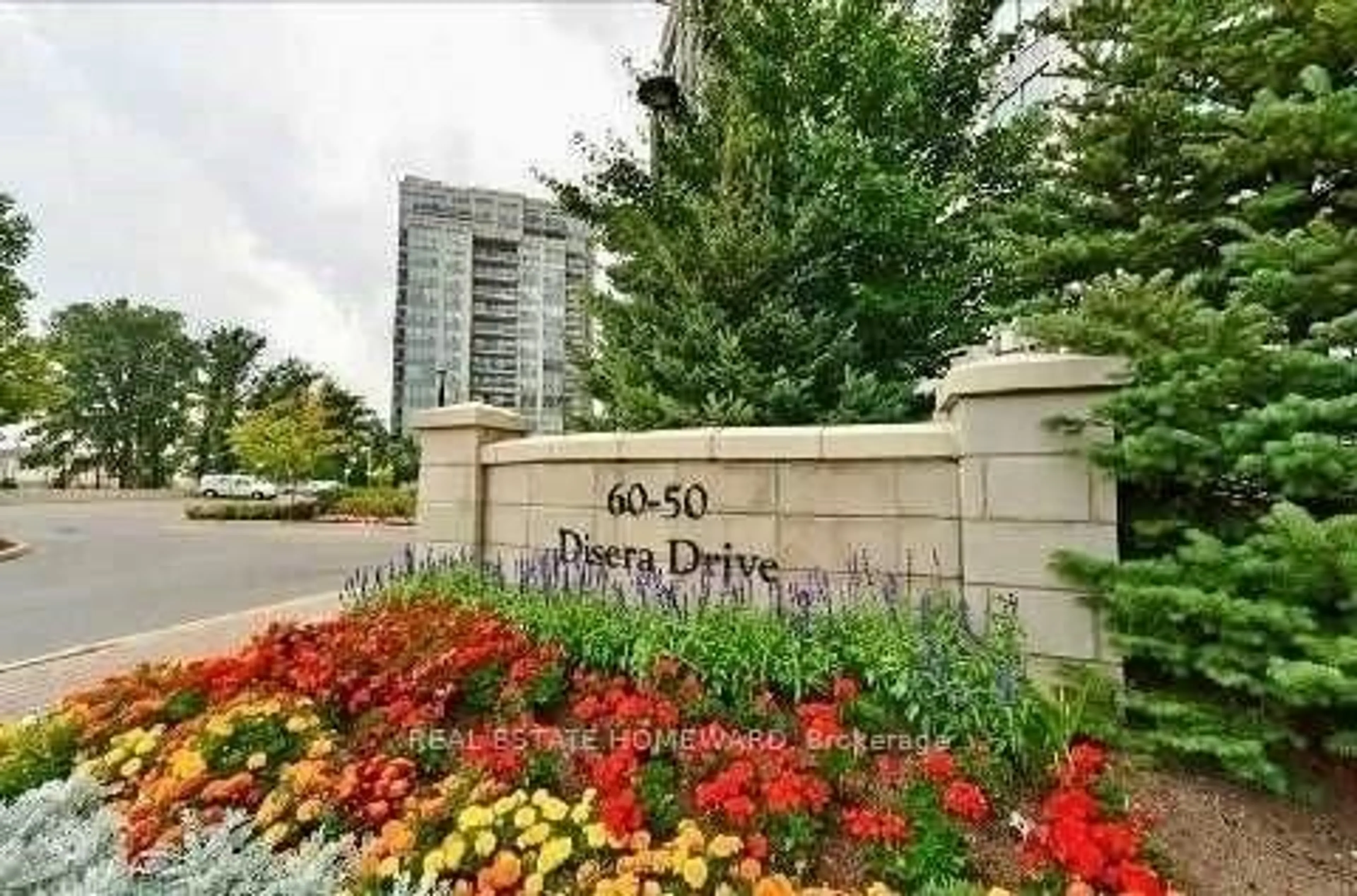 Indoor foyer for 50 Disera Dr #108, Vaughan Ontario L4J 9E9