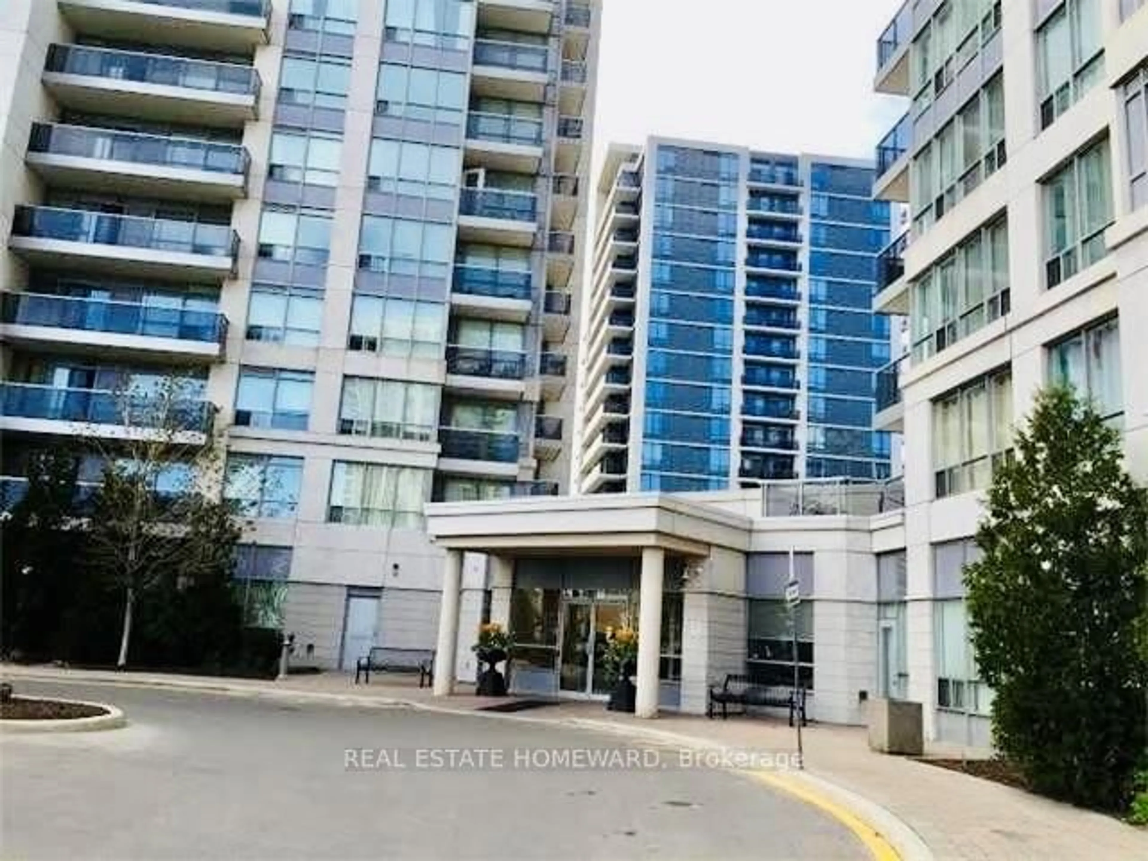Indoor foyer for 50 Disera Dr #108, Vaughan Ontario L4J 9E9
