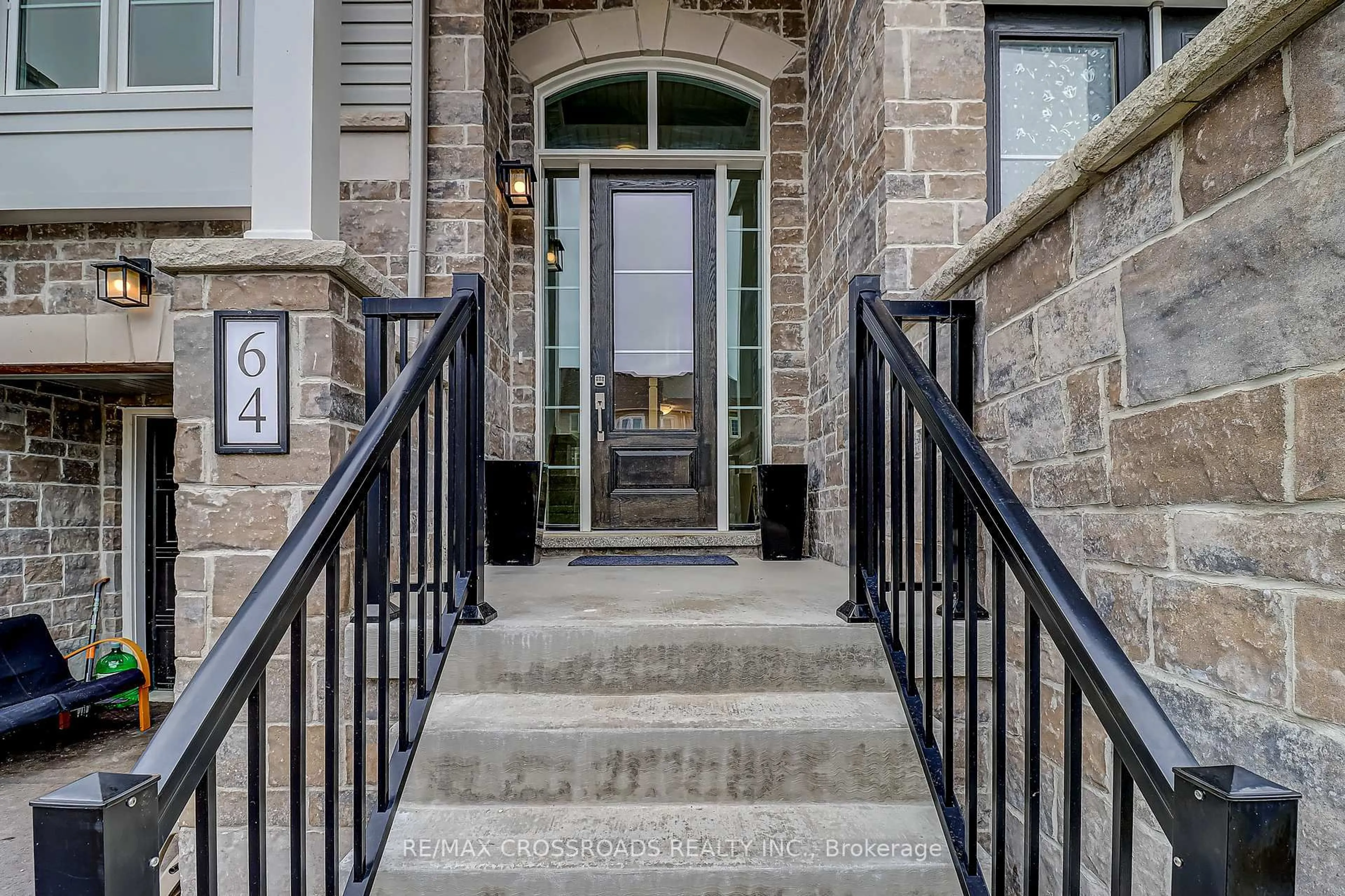 Indoor entryway for 64 Lyall Stokes Circ, East Gwillimbury Ontario L0G 1M0