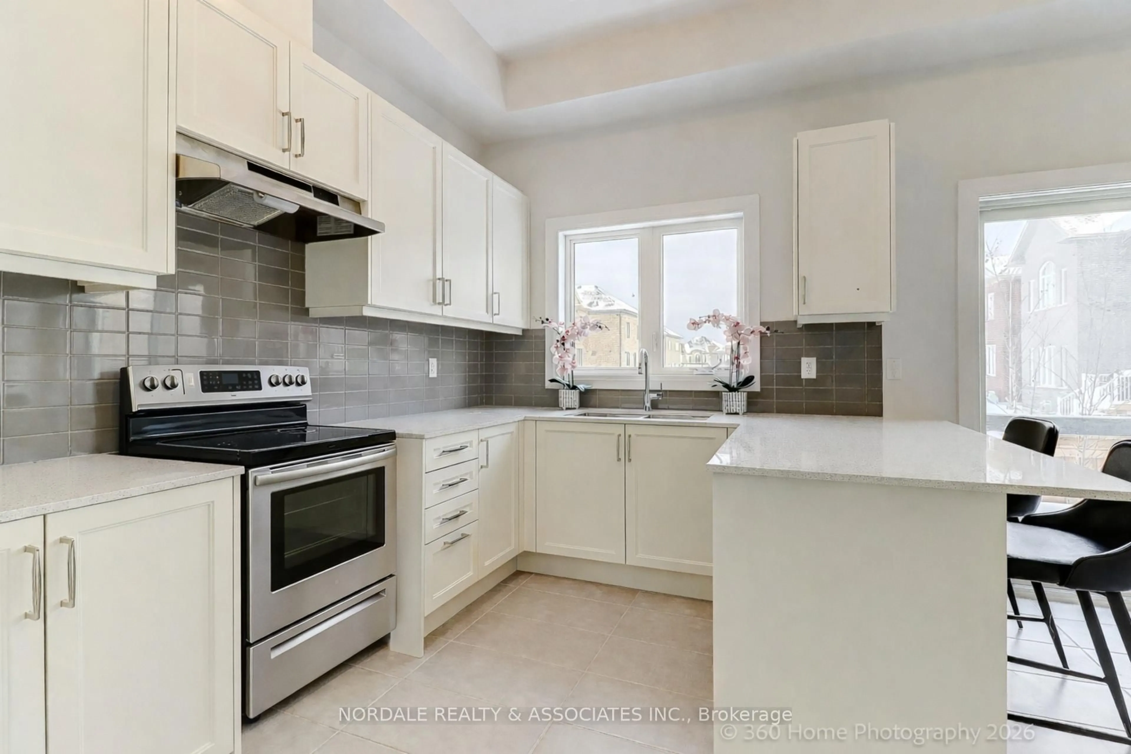 Standard kitchen, ceramic/tile floor for 94 Seguin St, Richmond Hill Ontario L4E 1H8