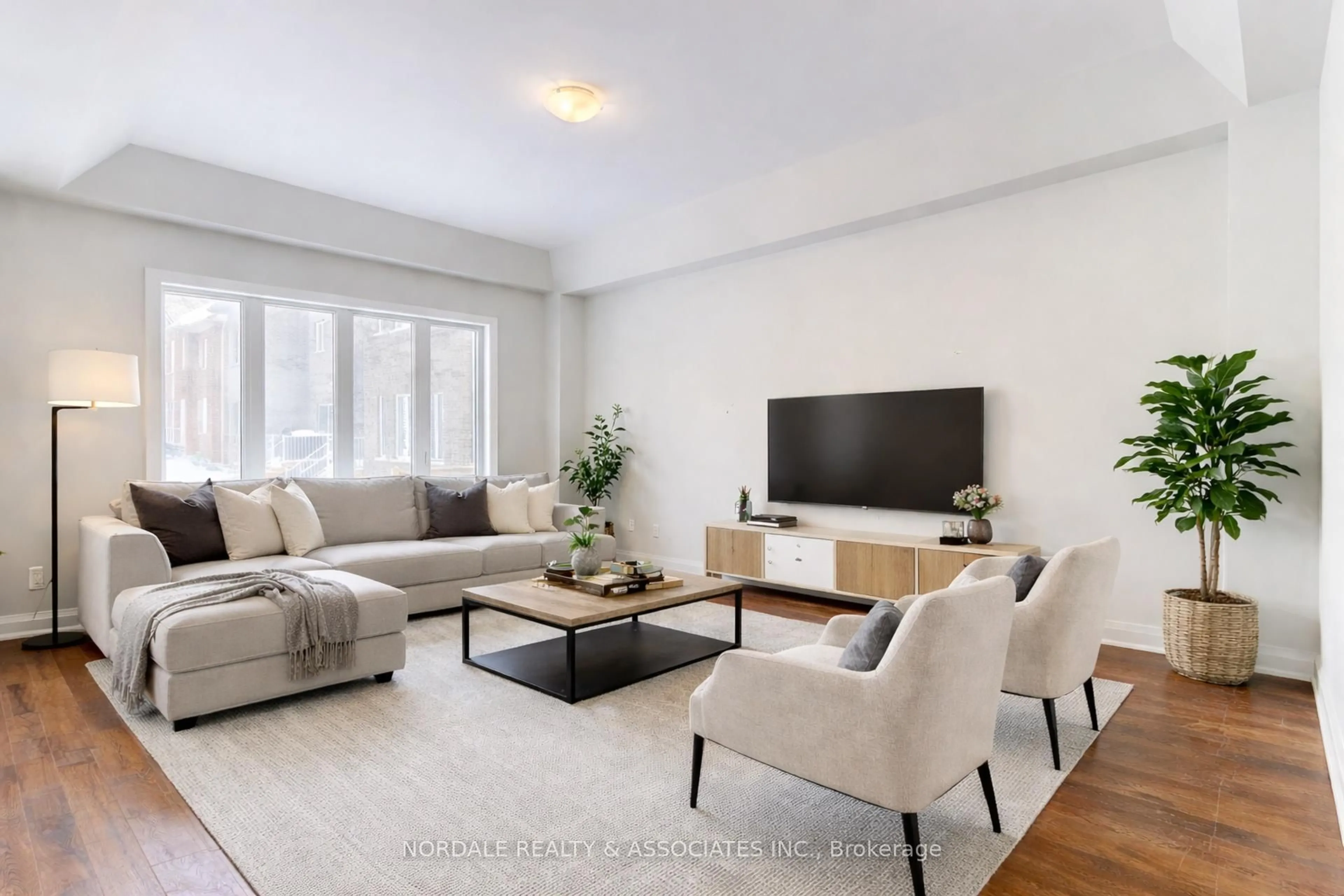 Living room with furniture, unknown for 94 Seguin St, Richmond Hill Ontario L4E 1H8