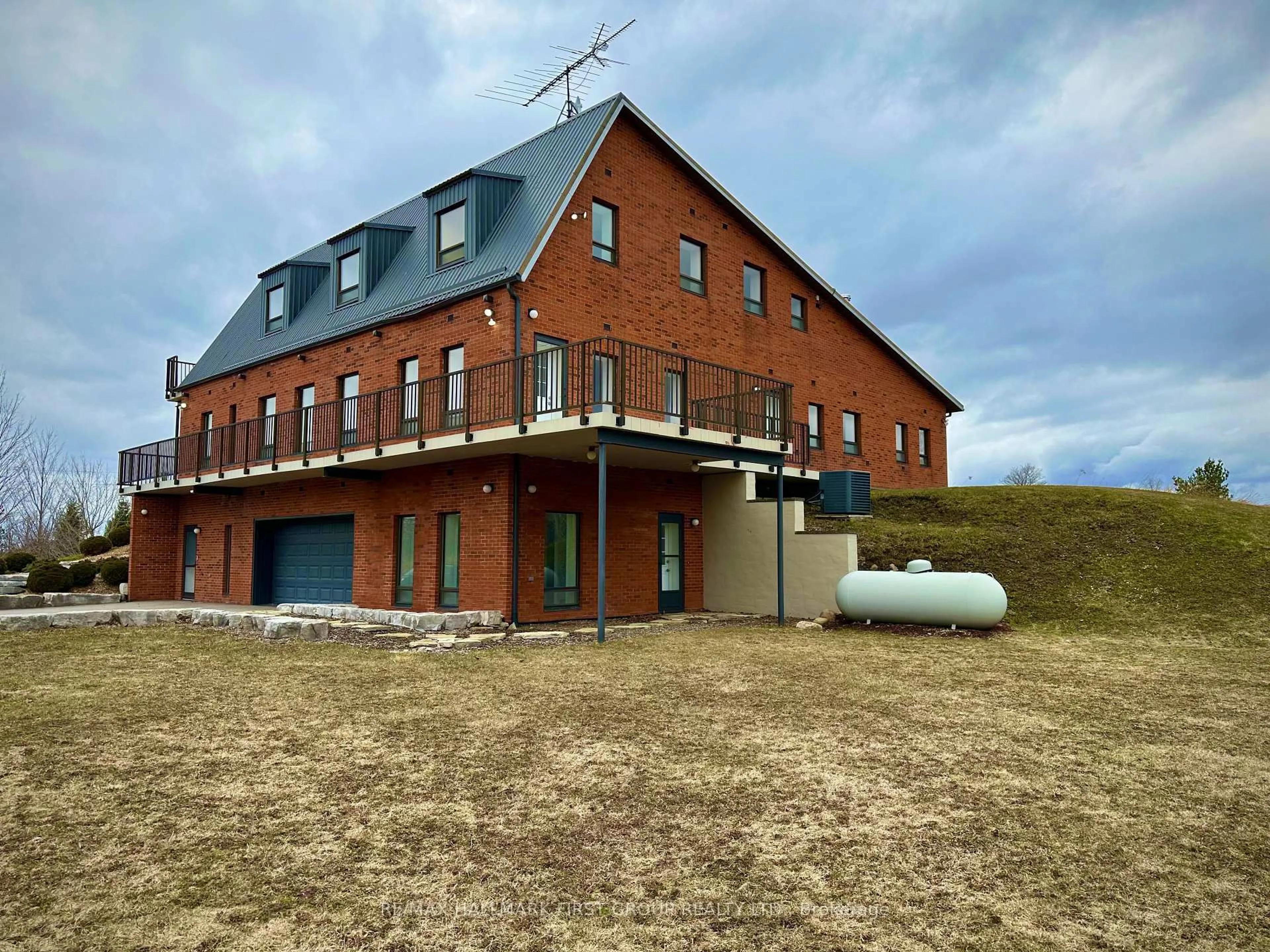 A pic from outside/outdoor area/front of a property/back of a property/a pic from drone, building for 2269 Concession 4, Uxbridge Ontario L0C 1A0