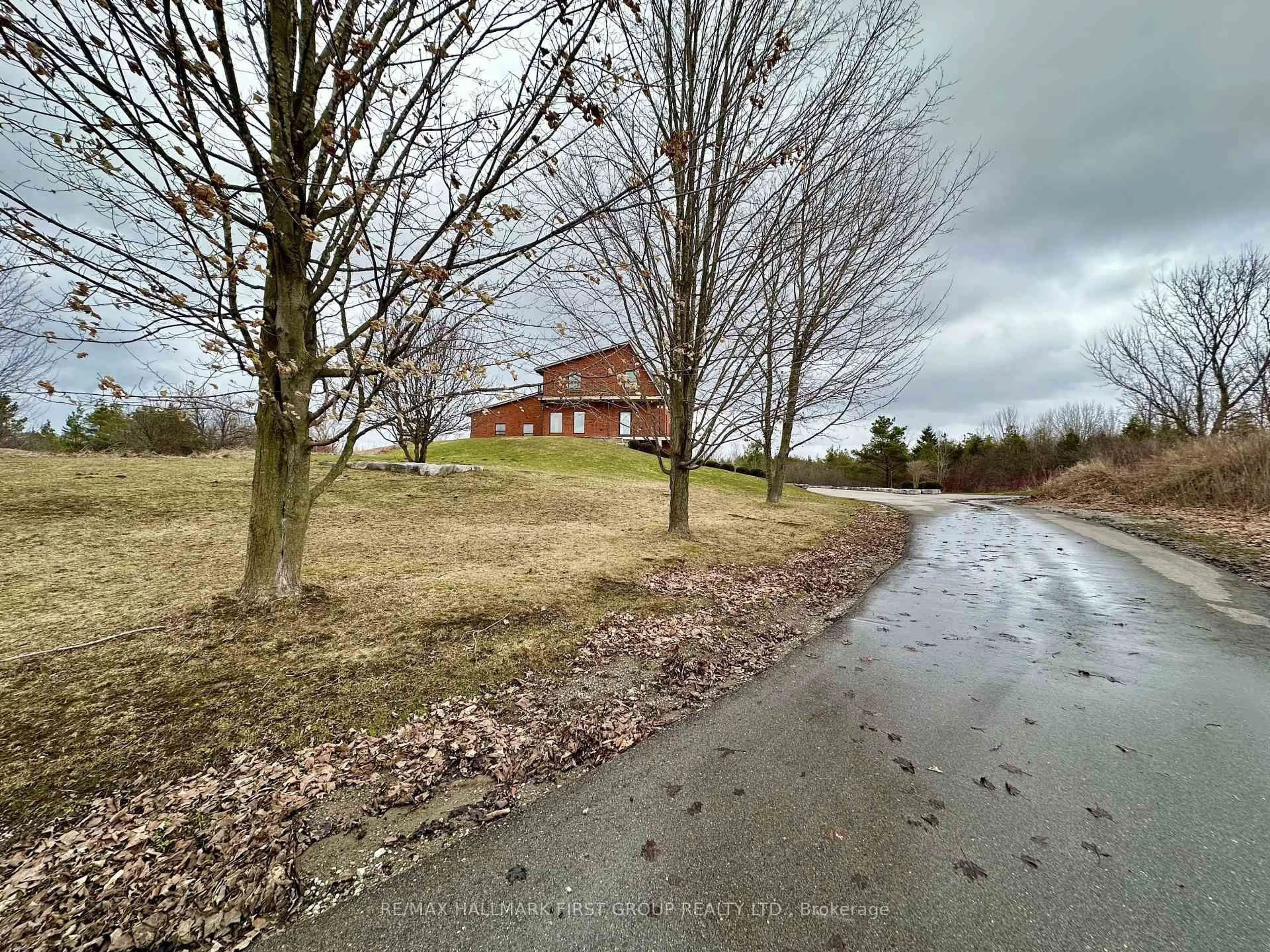 A pic from outside/outdoor area/front of a property/back of a property/a pic from drone, street for 2269 Concession 4, Uxbridge Ontario L0C 1A0