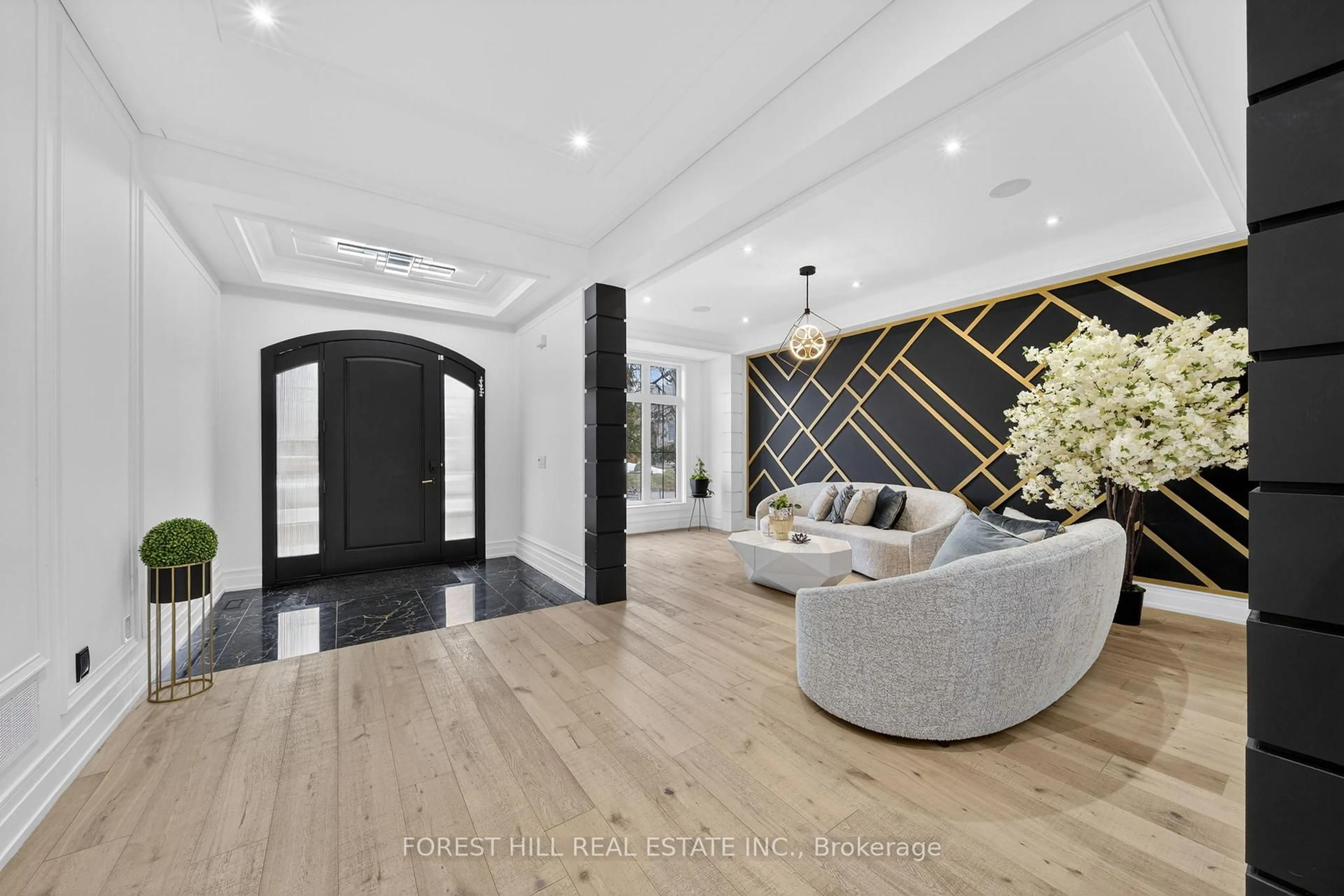 Indoor entryway for 2019 Lilac Dr, Innisfil Ontario L9S 1Y9