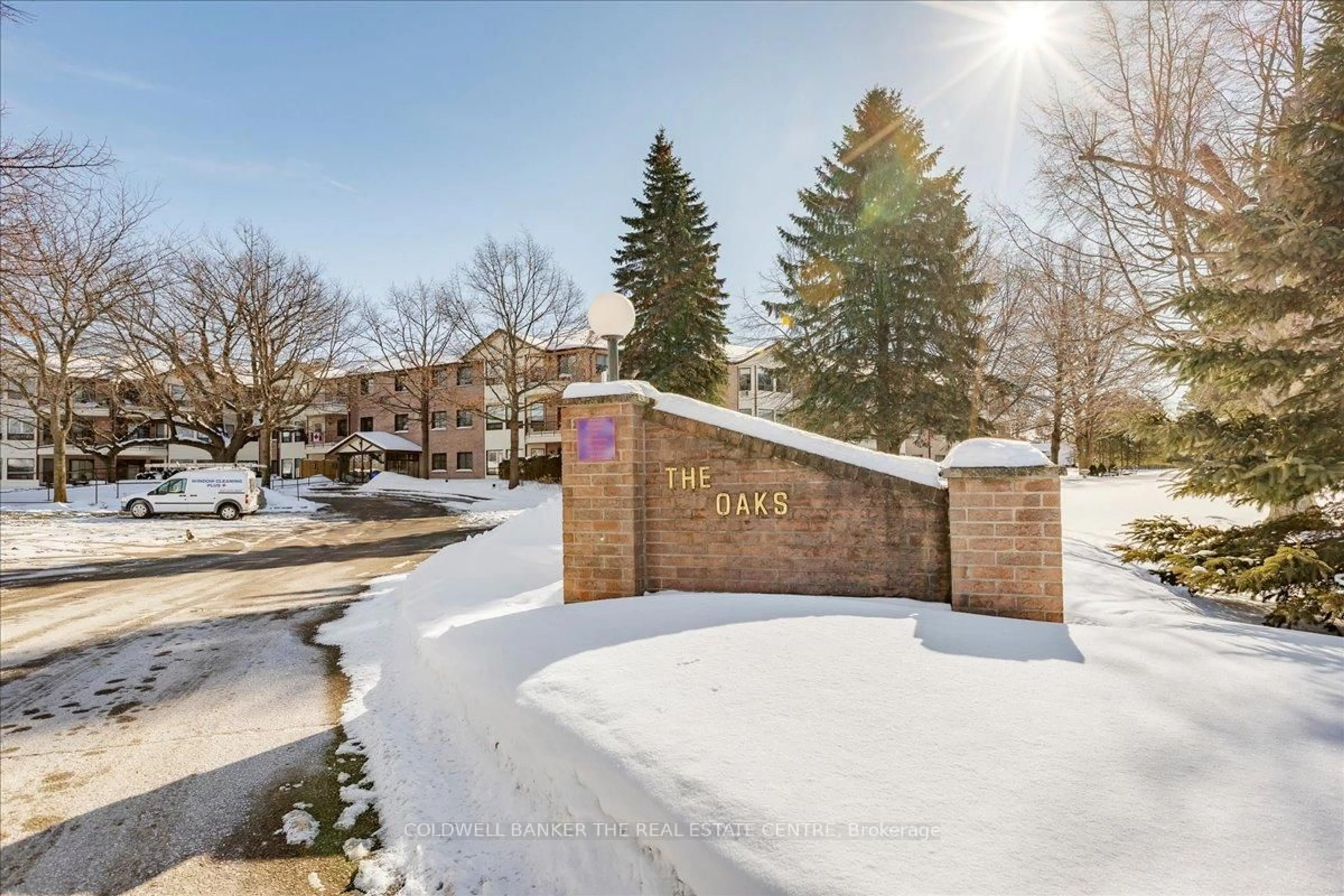 A pic from outside/outdoor area/front of a property/back of a property/a pic from drone, unknown for 111 Grew Blvd #105, Georgina Ontario L0E 1L0