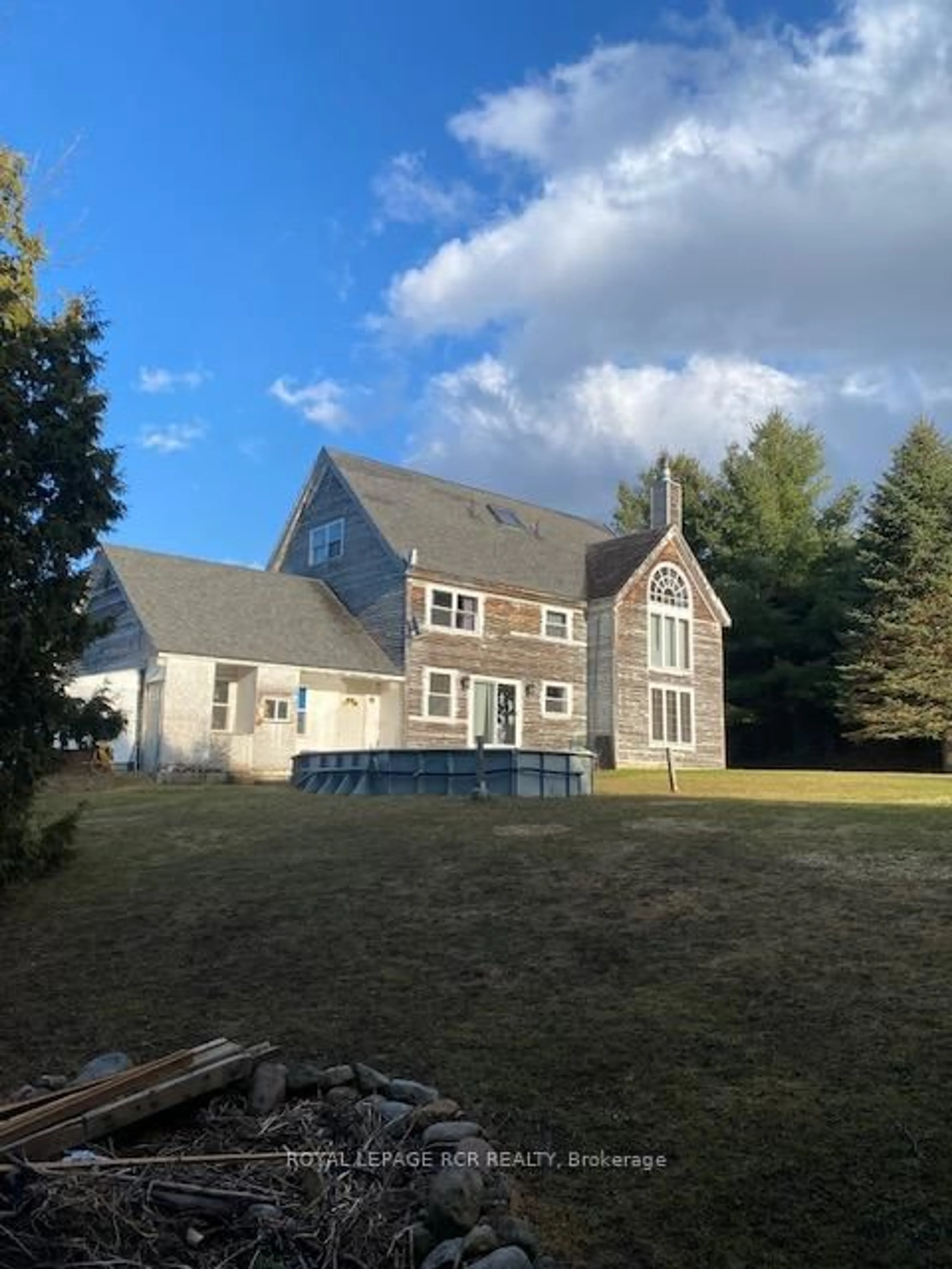 A pic from outside/outdoor area/front of a property/back of a property/a pic from drone, building for 6 Margaret Ave, Adjala-Tosorontio Ontario L0M 1J0