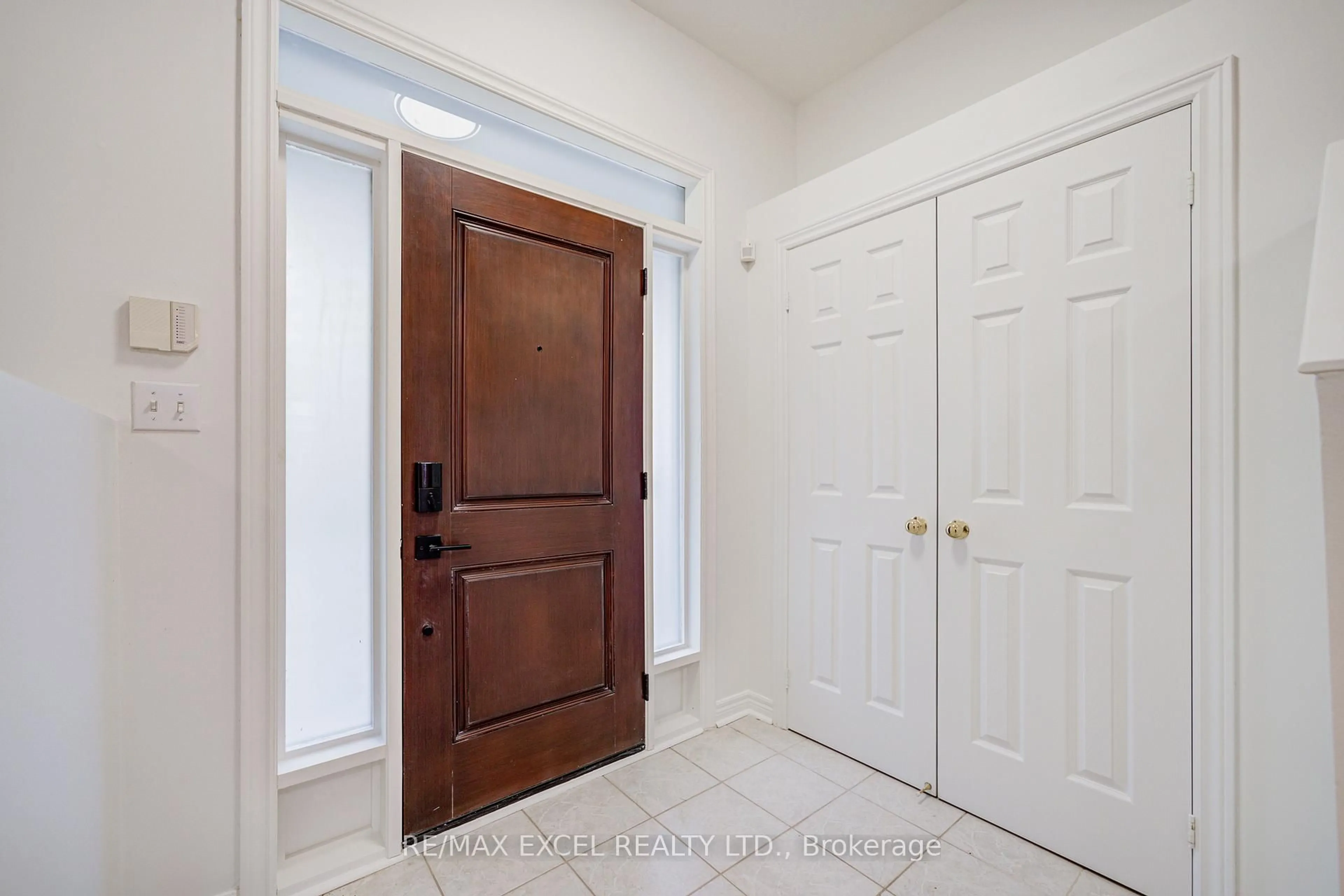Indoor entryway for 13 Sharon Lee Dr, Markham Ontario L6C 2J6