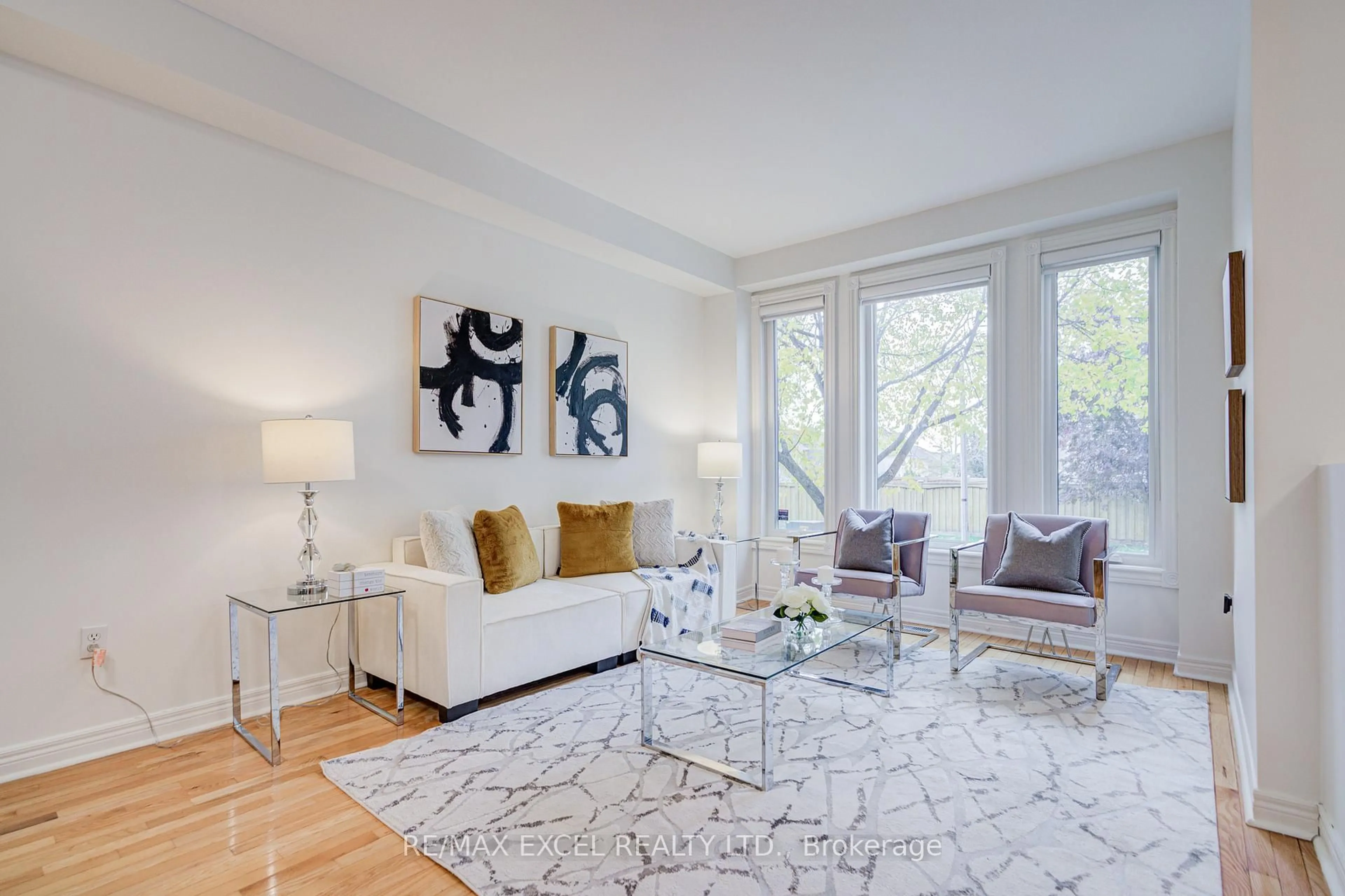 Living room with furniture, unknown for 13 Sharon Lee Dr, Markham Ontario L6C 2J6