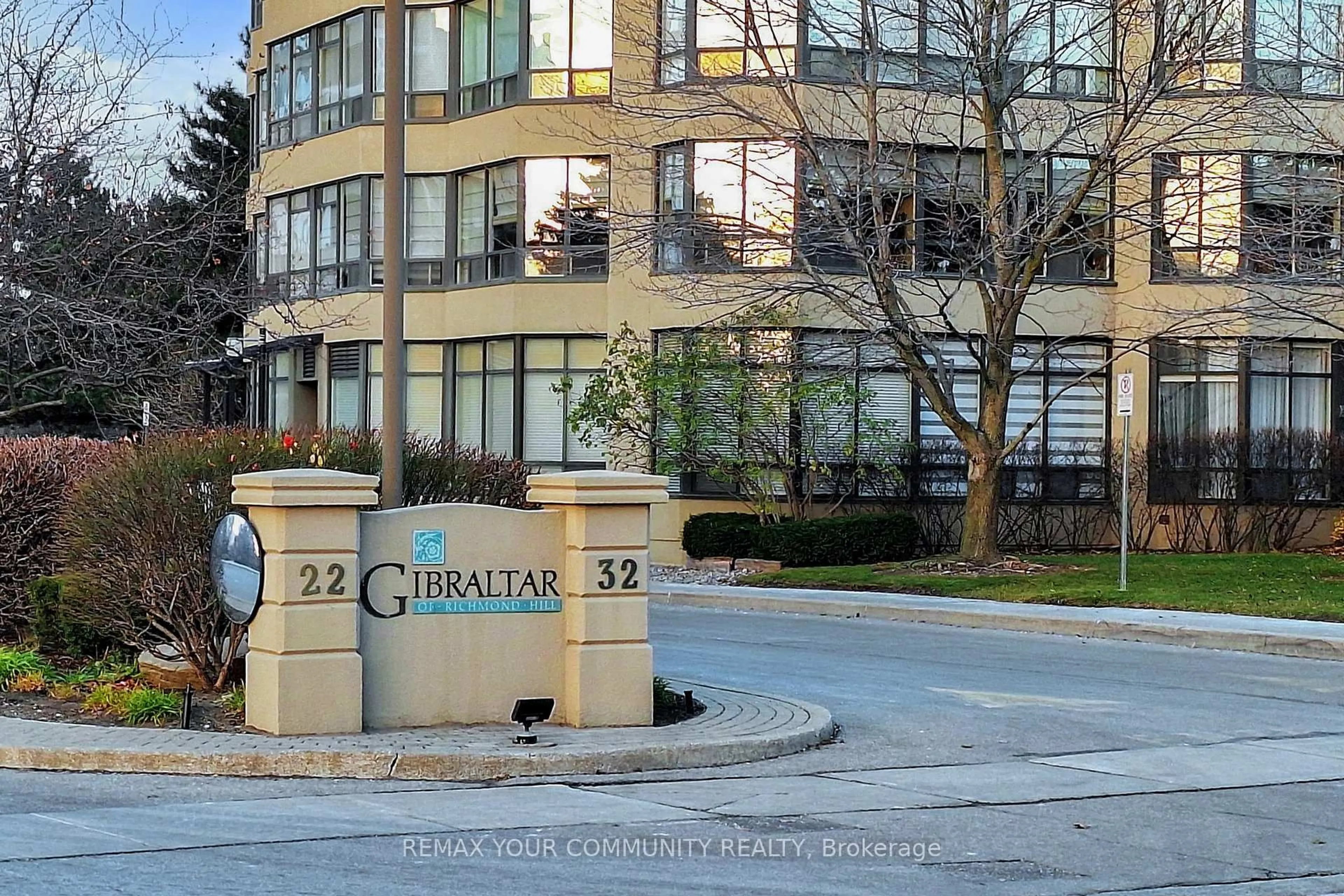 Unknown for 32 Clarissa Dr #319, Richmond Hill Ontario L4C 9R7