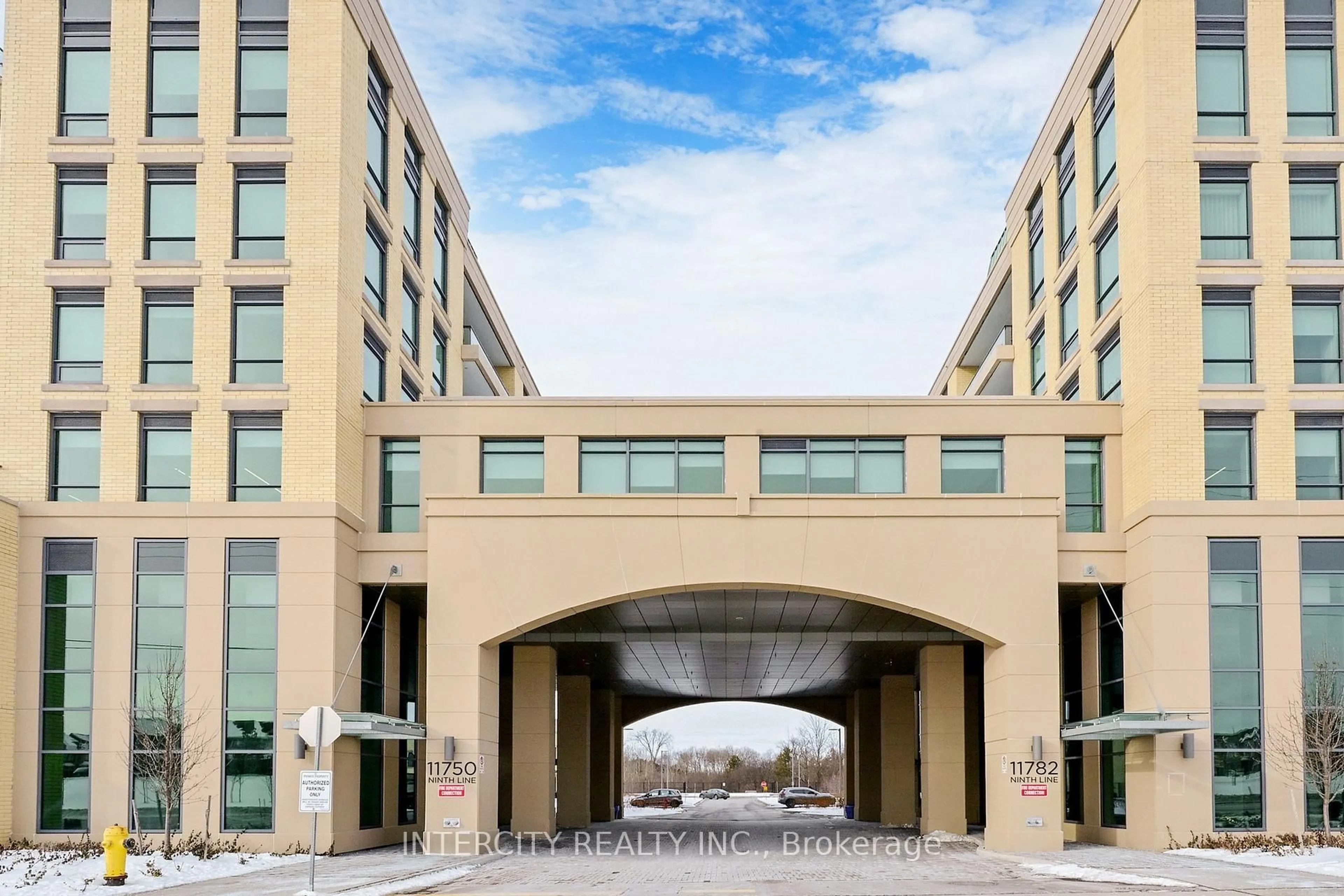 Indoor foyer for 11782 Ninth Line #A615, Whitchurch-Stouffville Ontario L4A 5E9