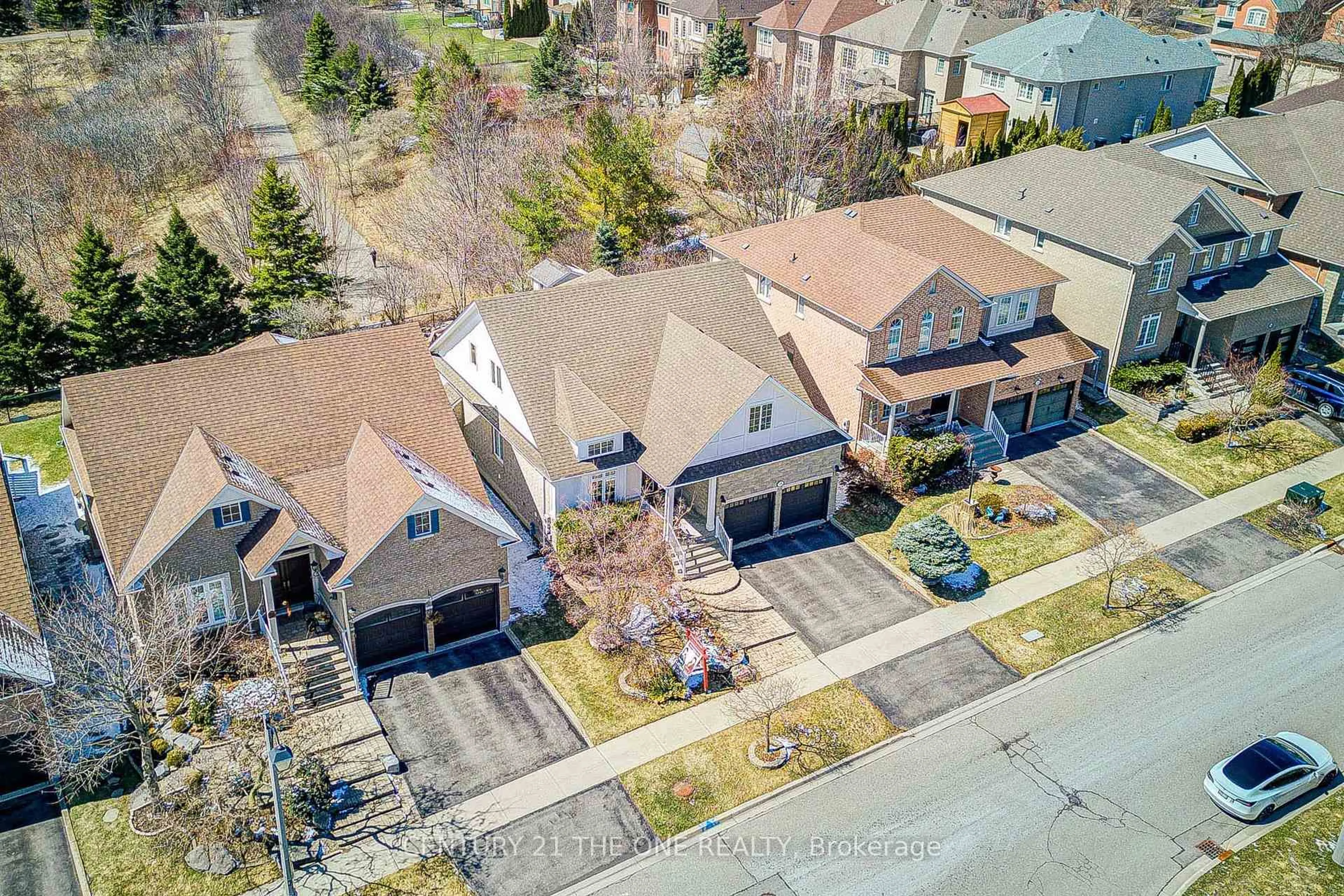 A pic from outside/outdoor area/front of a property/back of a property/a pic from drone, street for 58 Shadow Falls Dr, Richmond Hill Ontario L4E 4J9