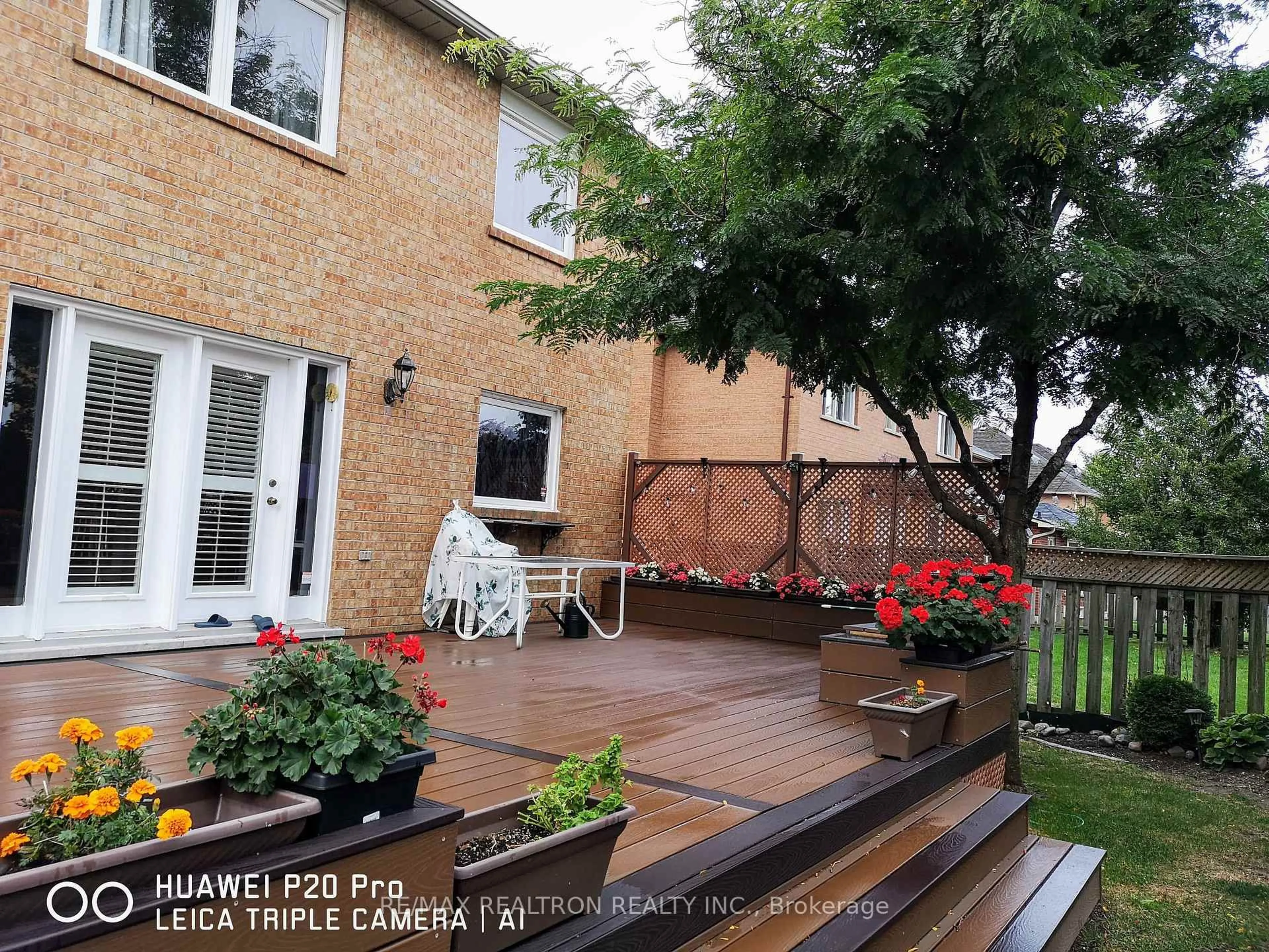 A pic from outside/outdoor area/front of a property/back of a property/a pic from drone, street for 10 MACRILL Rd, Markham Ontario L6C 1S2