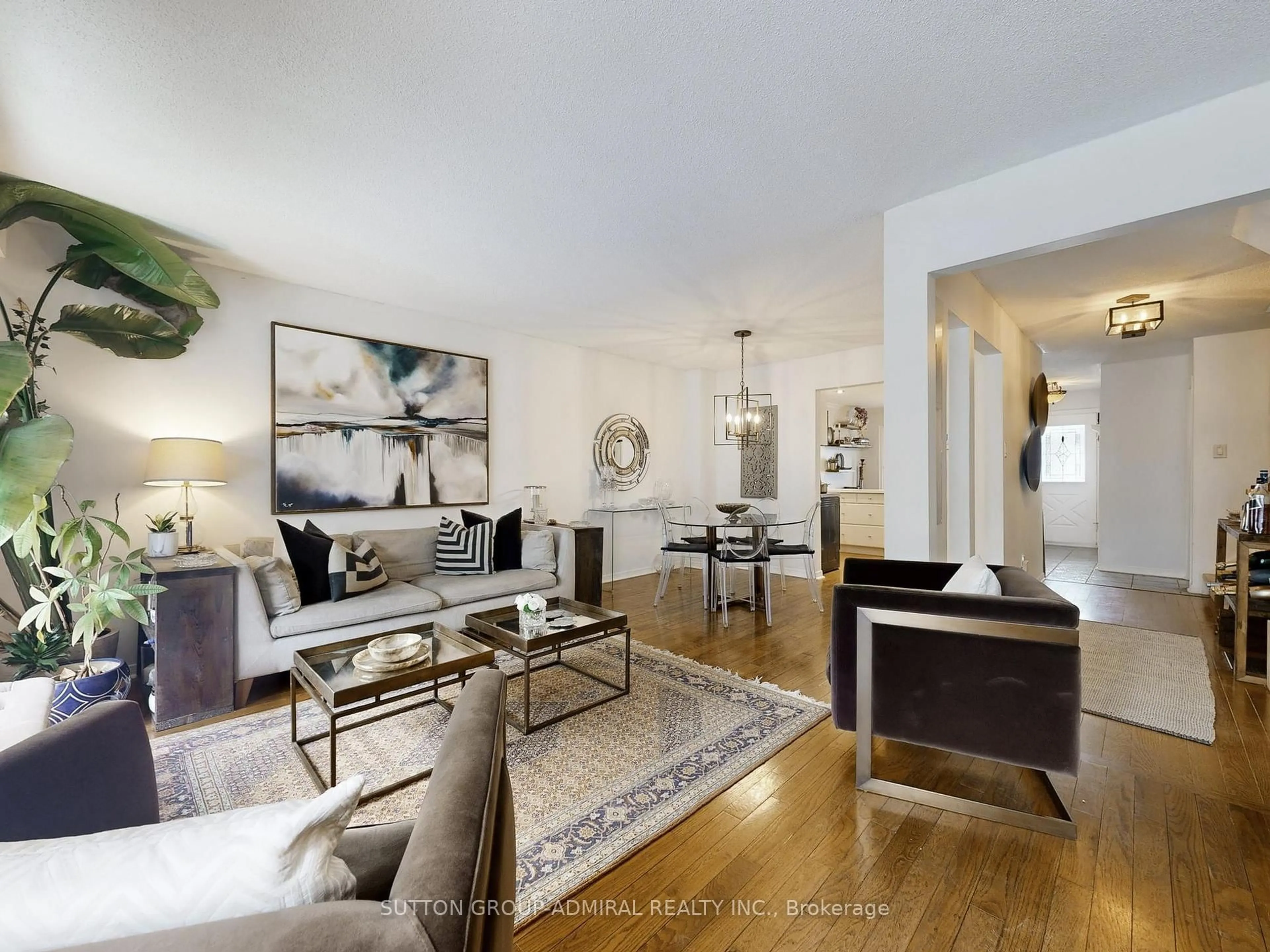 Living room with furniture, unknown for 19 Backus Crt, Markham Ontario L3P 6V6