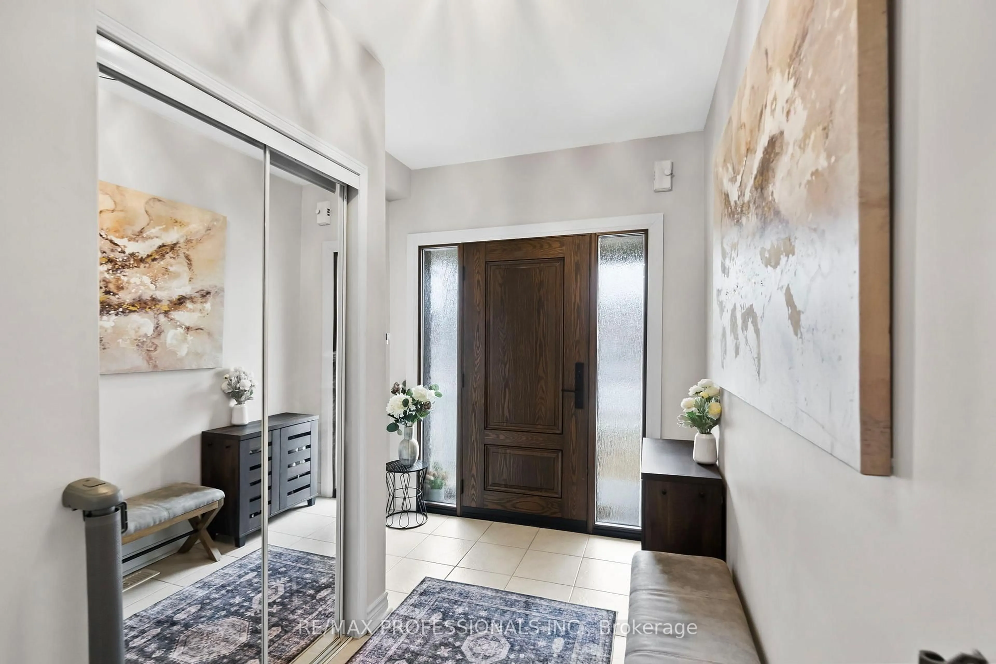 Indoor entryway for 135 Professor Day Dr, Bradford West Gwillimbury Ontario L3Z 3B9