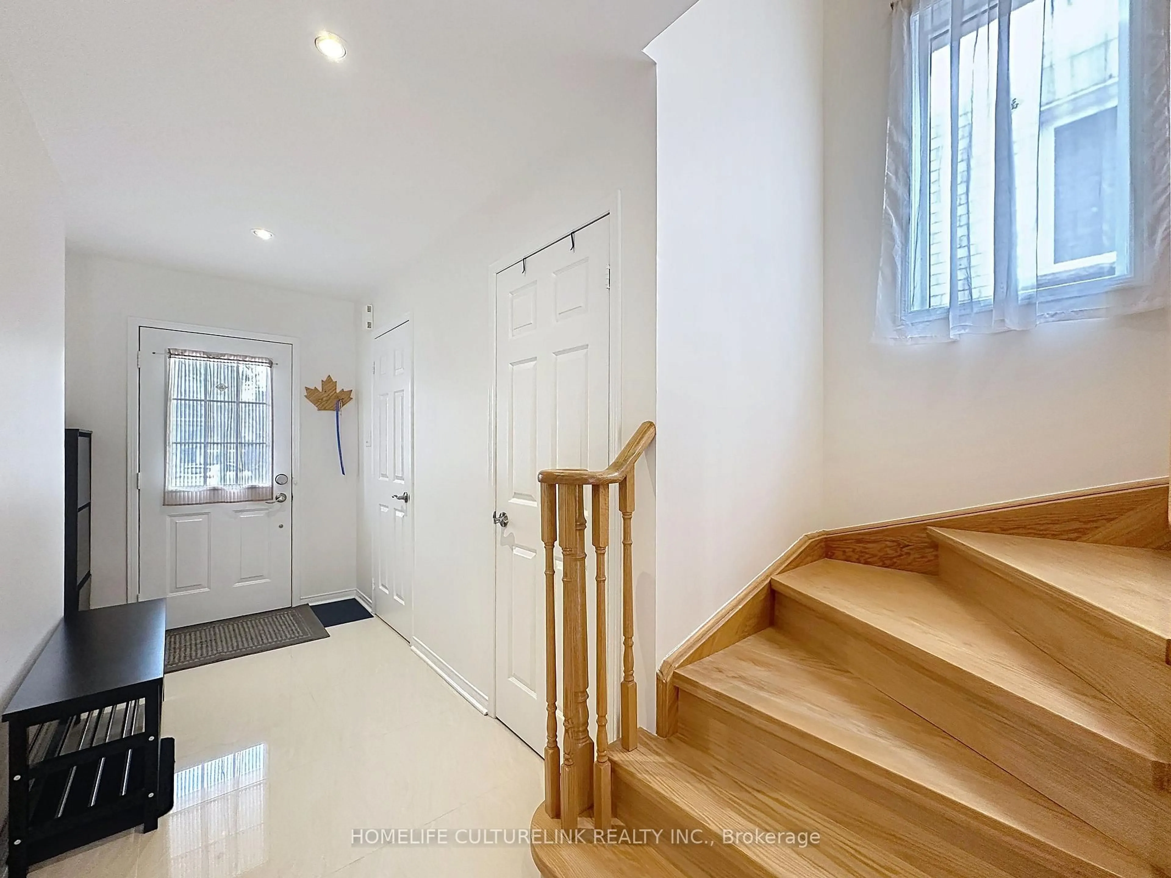 Unknown for 20 Anita Dr, Markham Ontario L3V 5V8