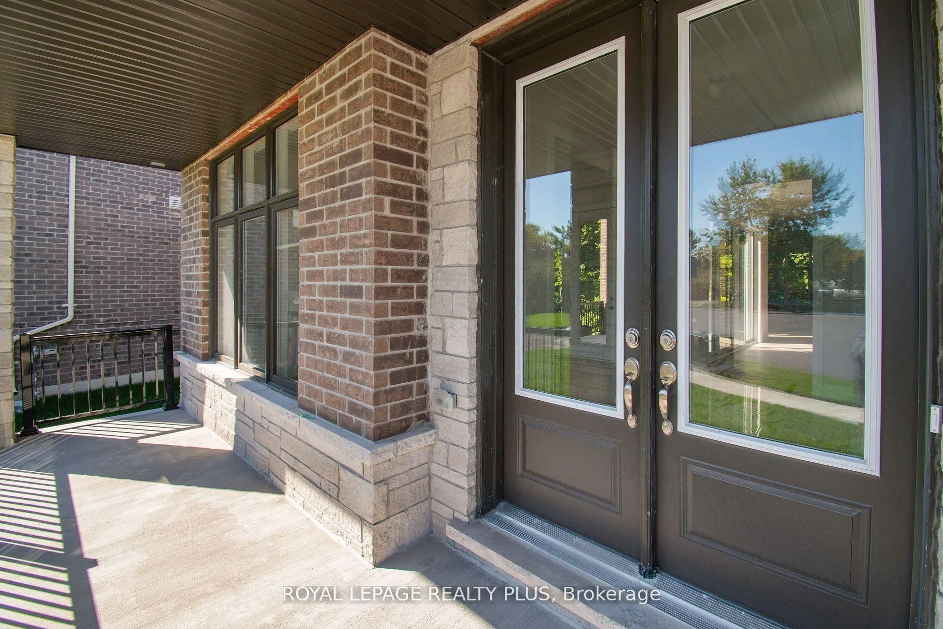 Indoor entryway for 980 Church Dr, Innisfil Ontario L0L 1W0
