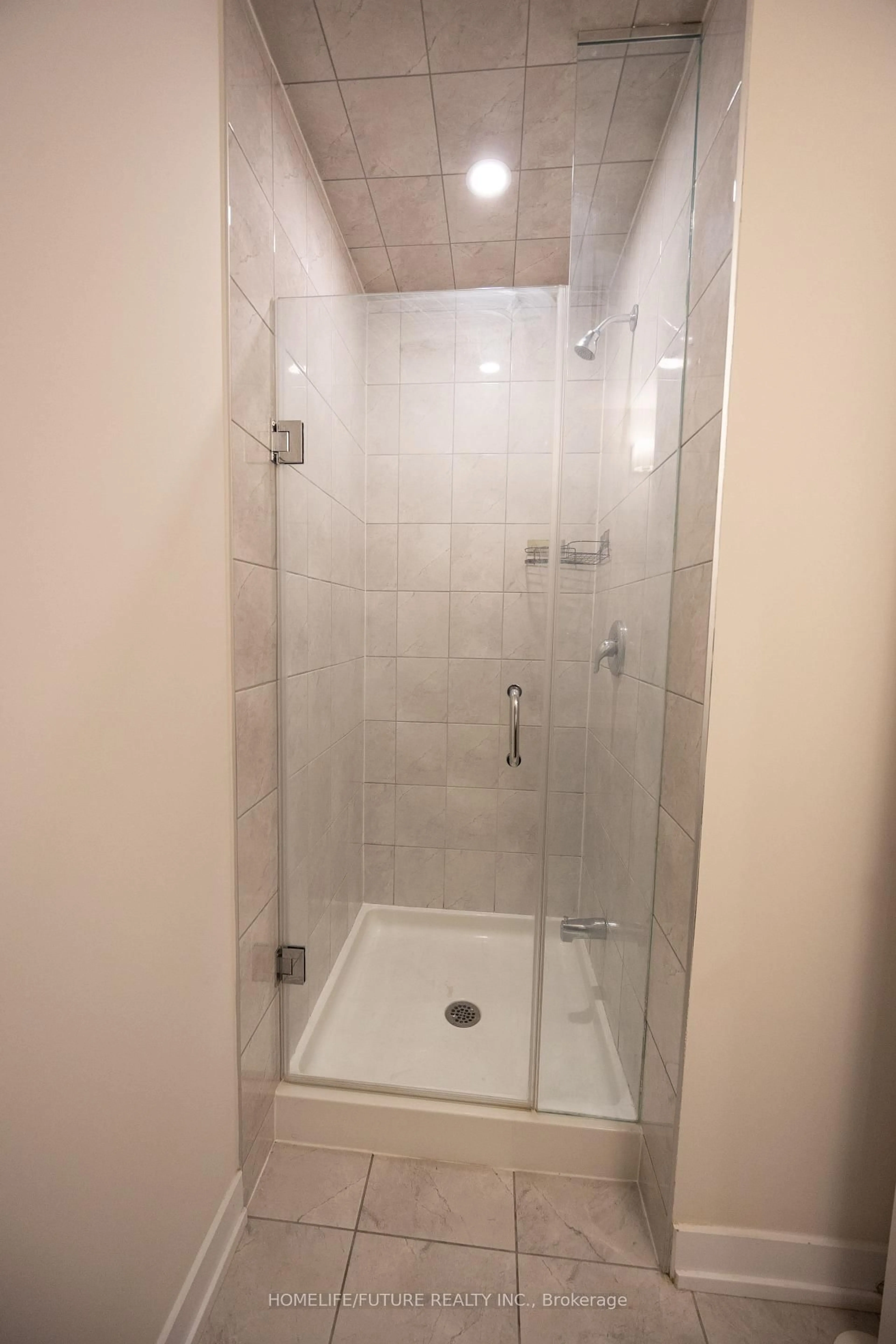 Standard bathroom, ceramic/tile floor for 86 Stauffer Cres, Markham Ontario L6B 1R1