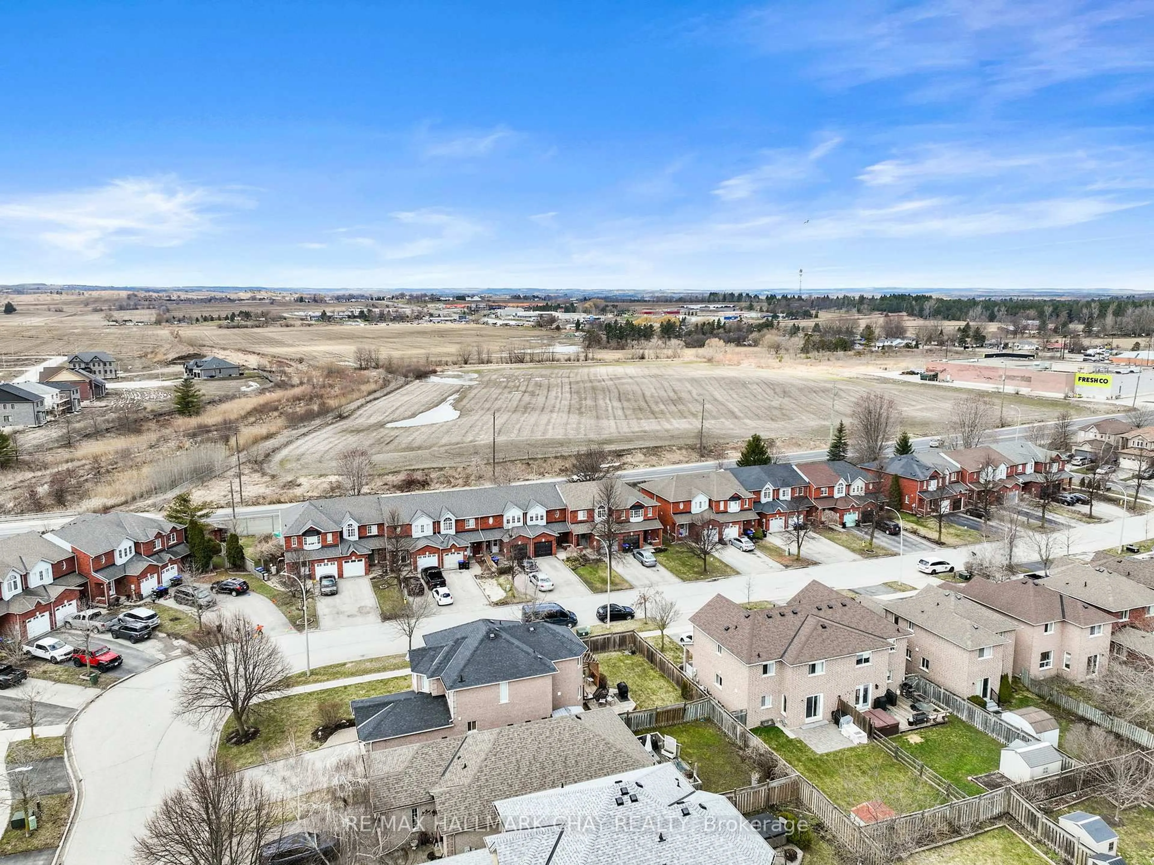 A pic from outside/outdoor area/front of a property/back of a property/a pic from drone, unknown for 58 Smith St, New Tecumseth Ontario L9R 1Z9